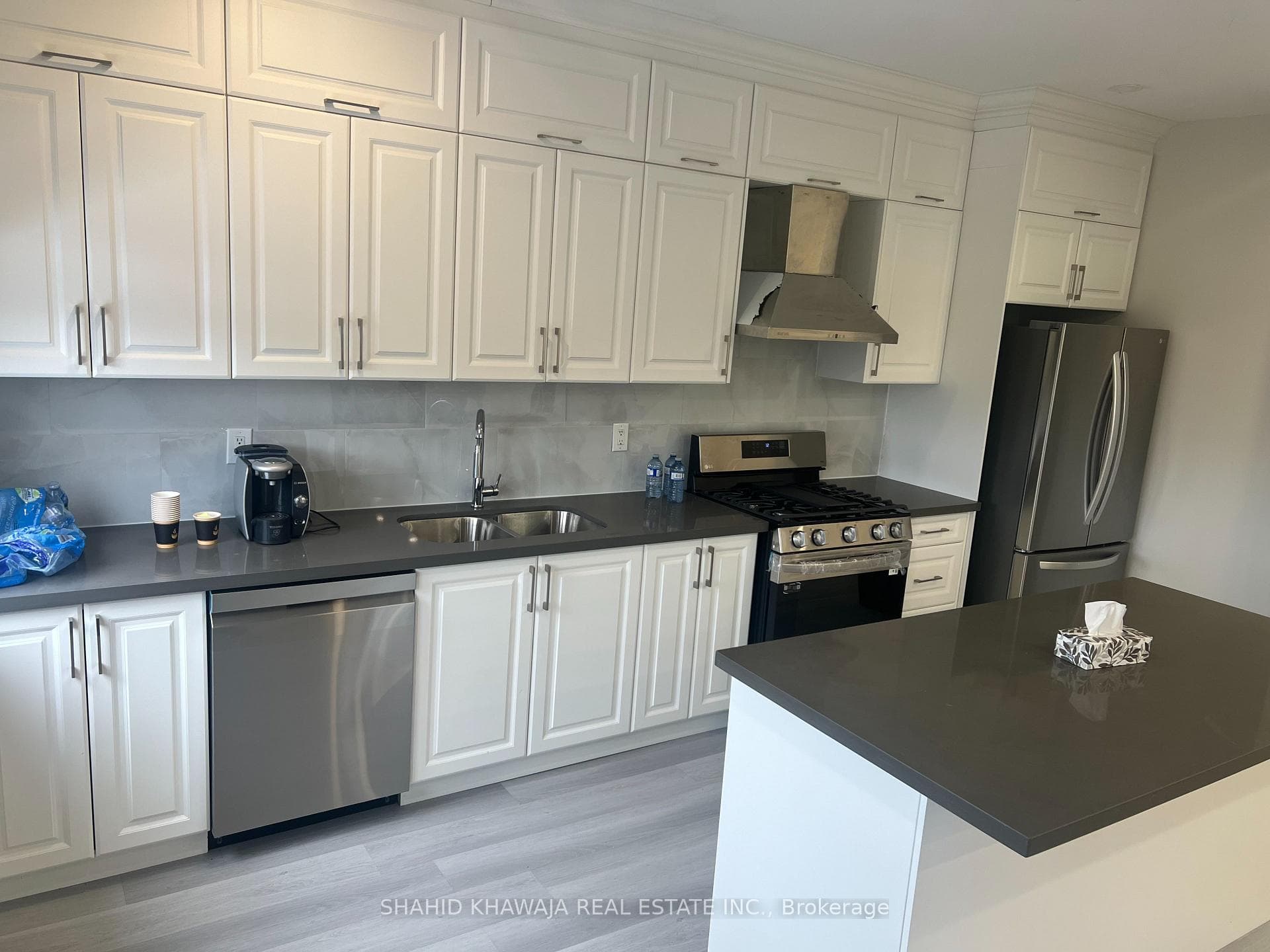 370 Queen Street Unit C photo 3