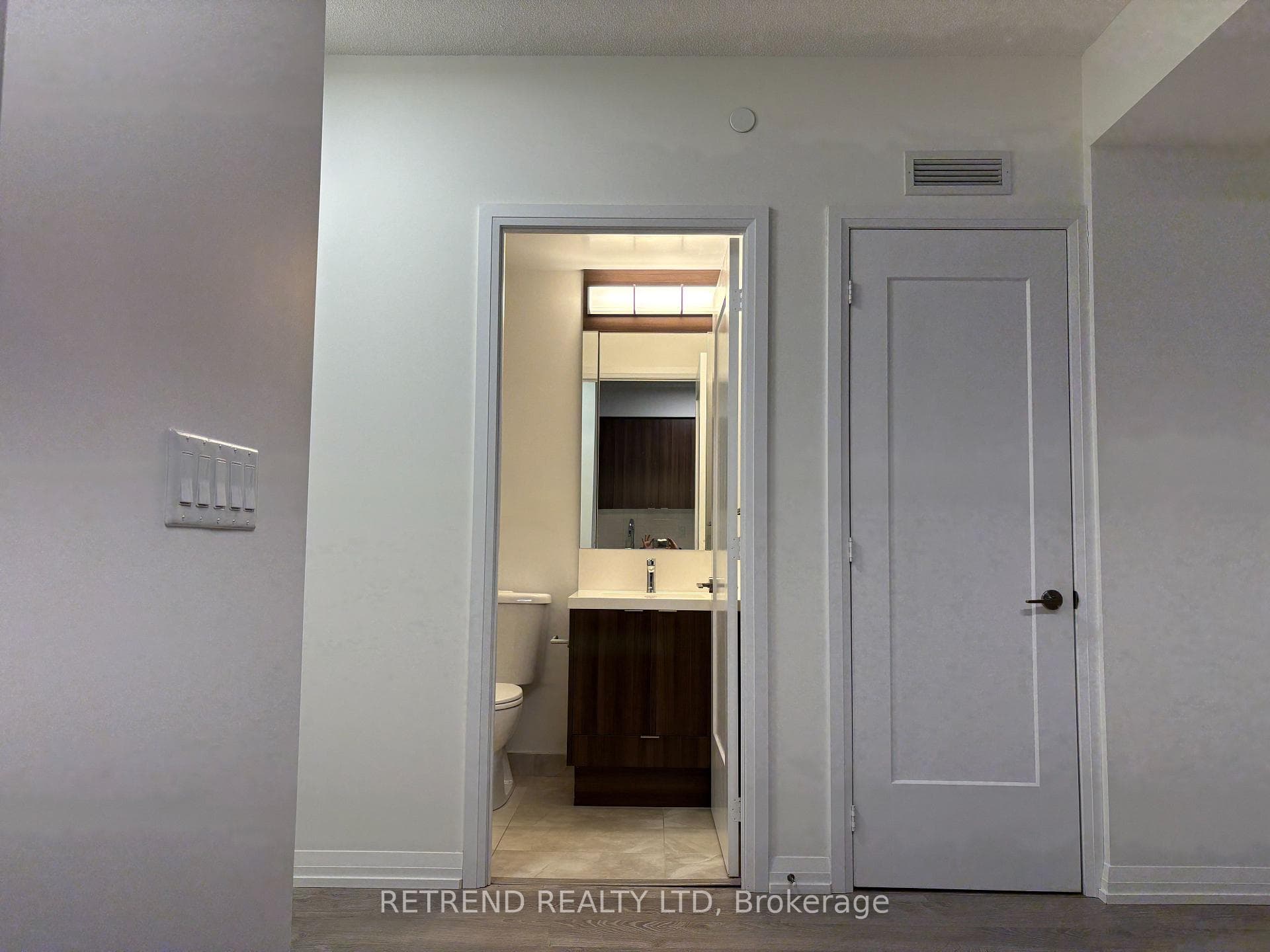 101 erskine Avenue Unit 1205 photo 17