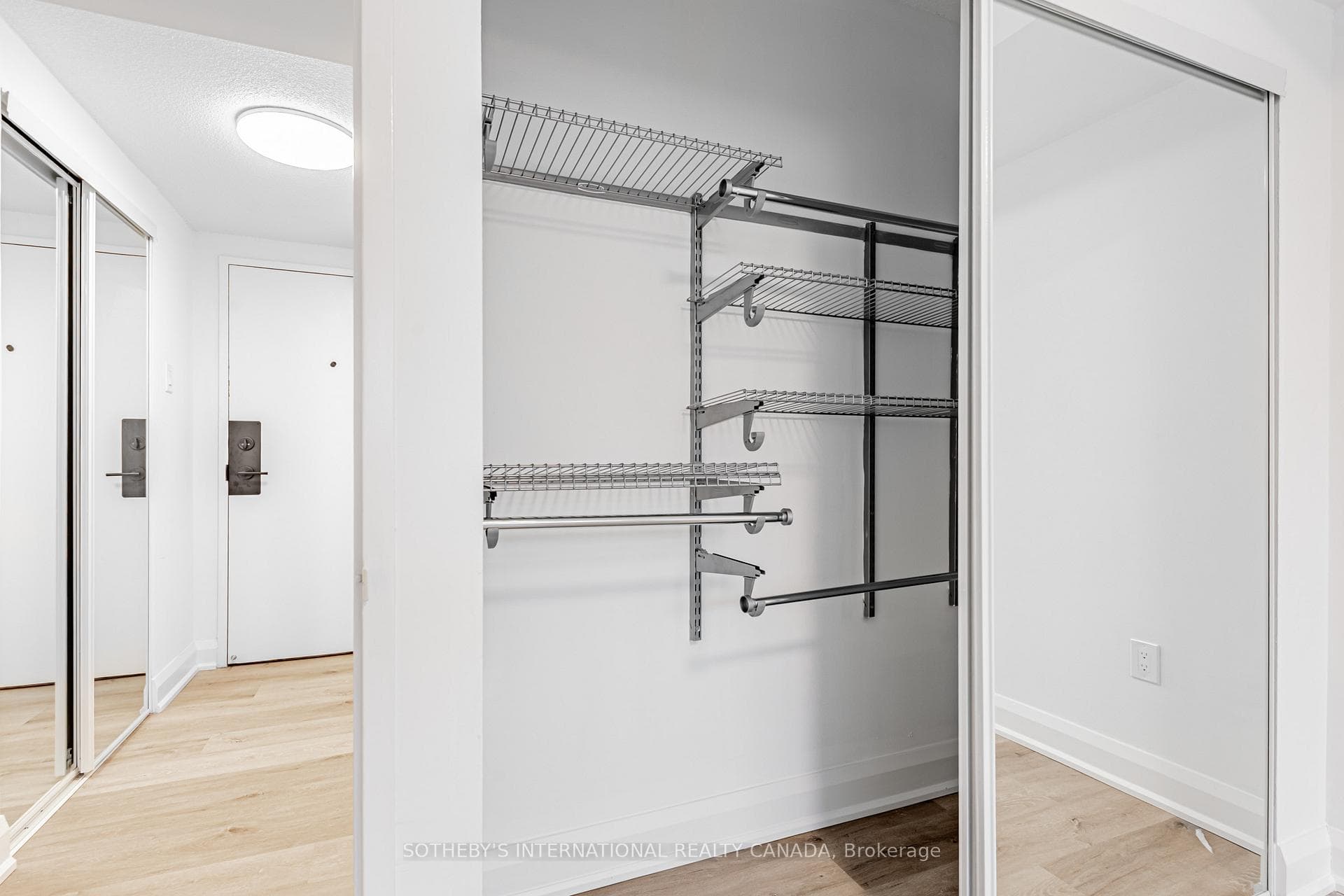 191 Sherbourne Street Unit 1415 photo 2