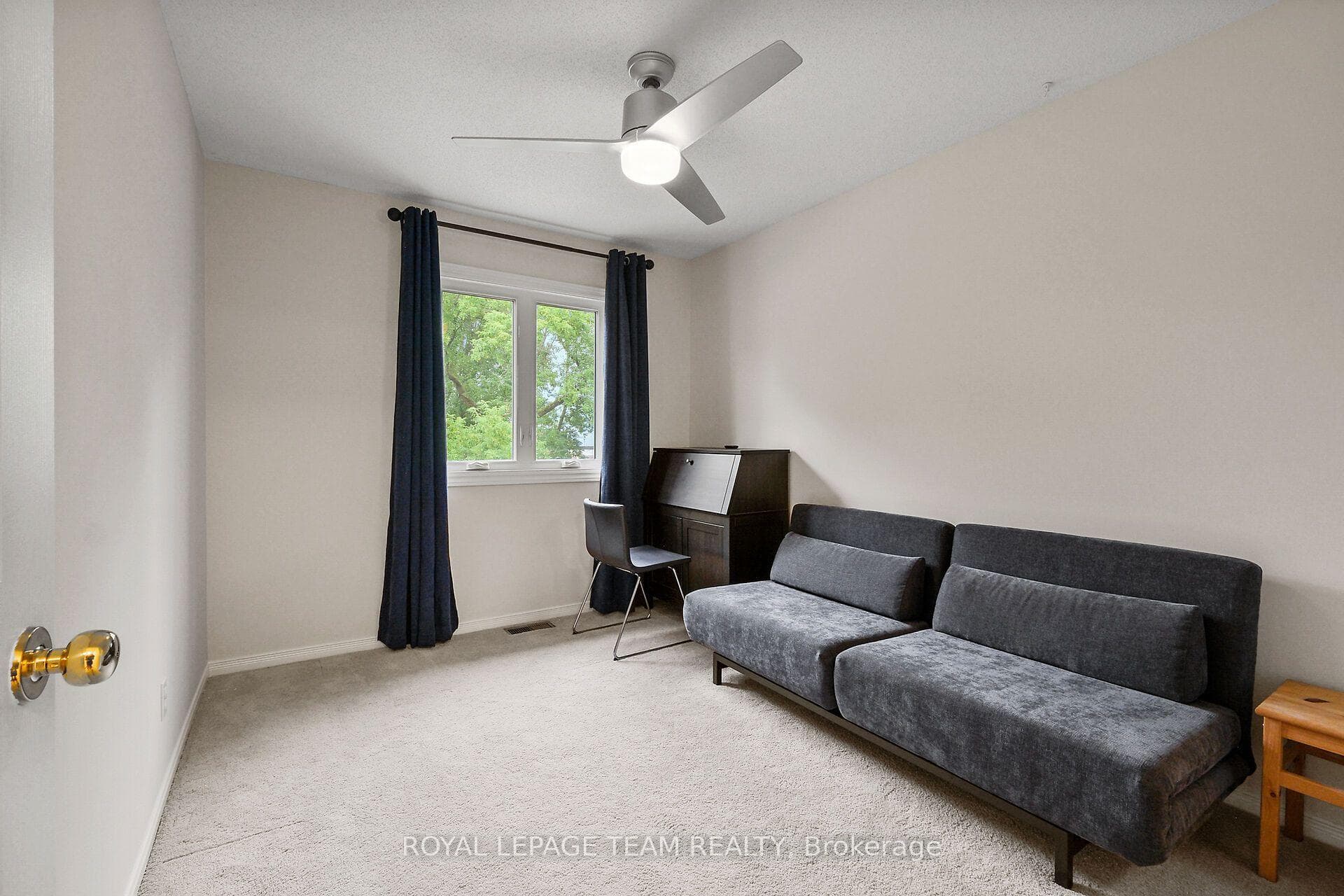 Good sized Bedroom.