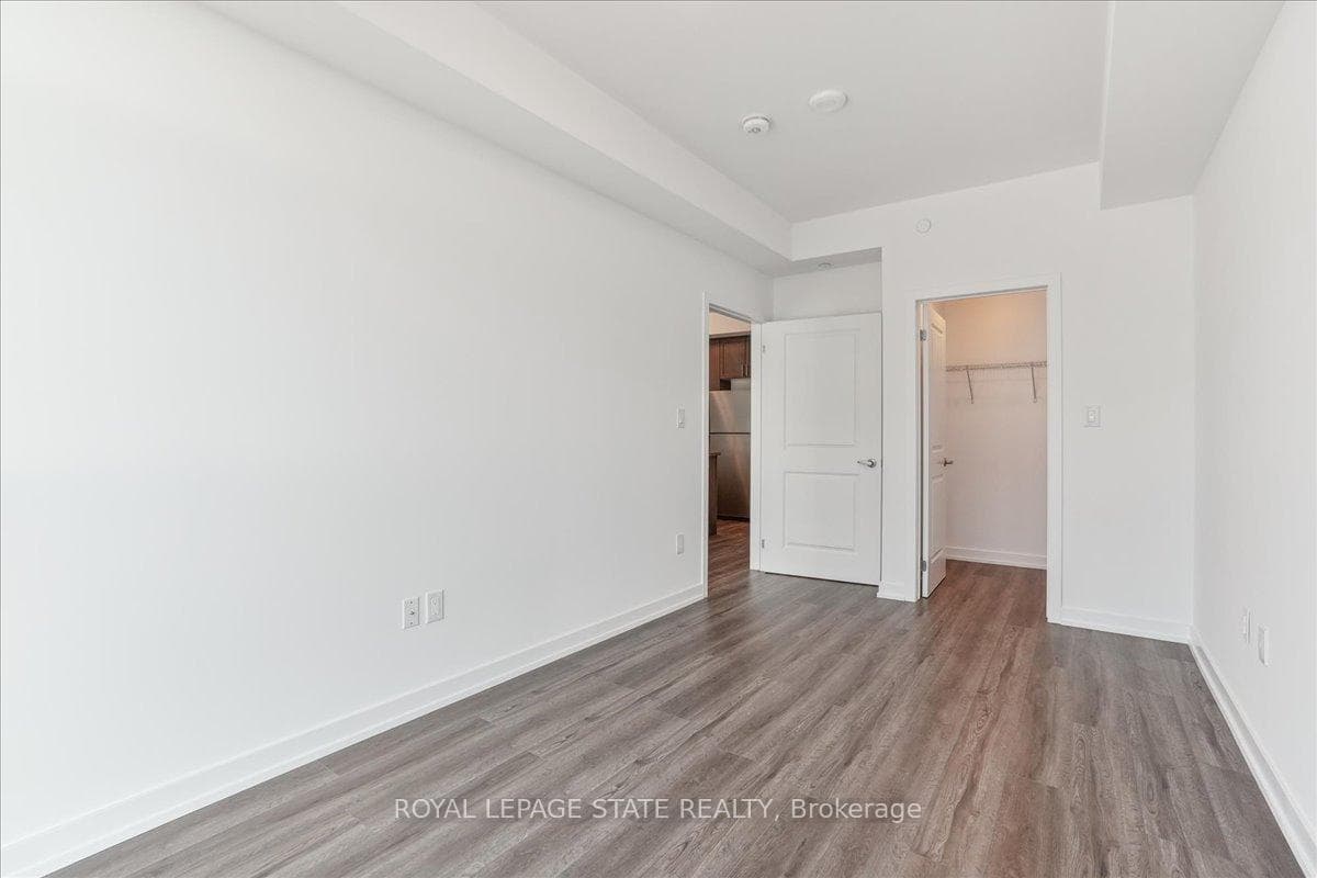 460 Dundas Street Unit 815 photo 17