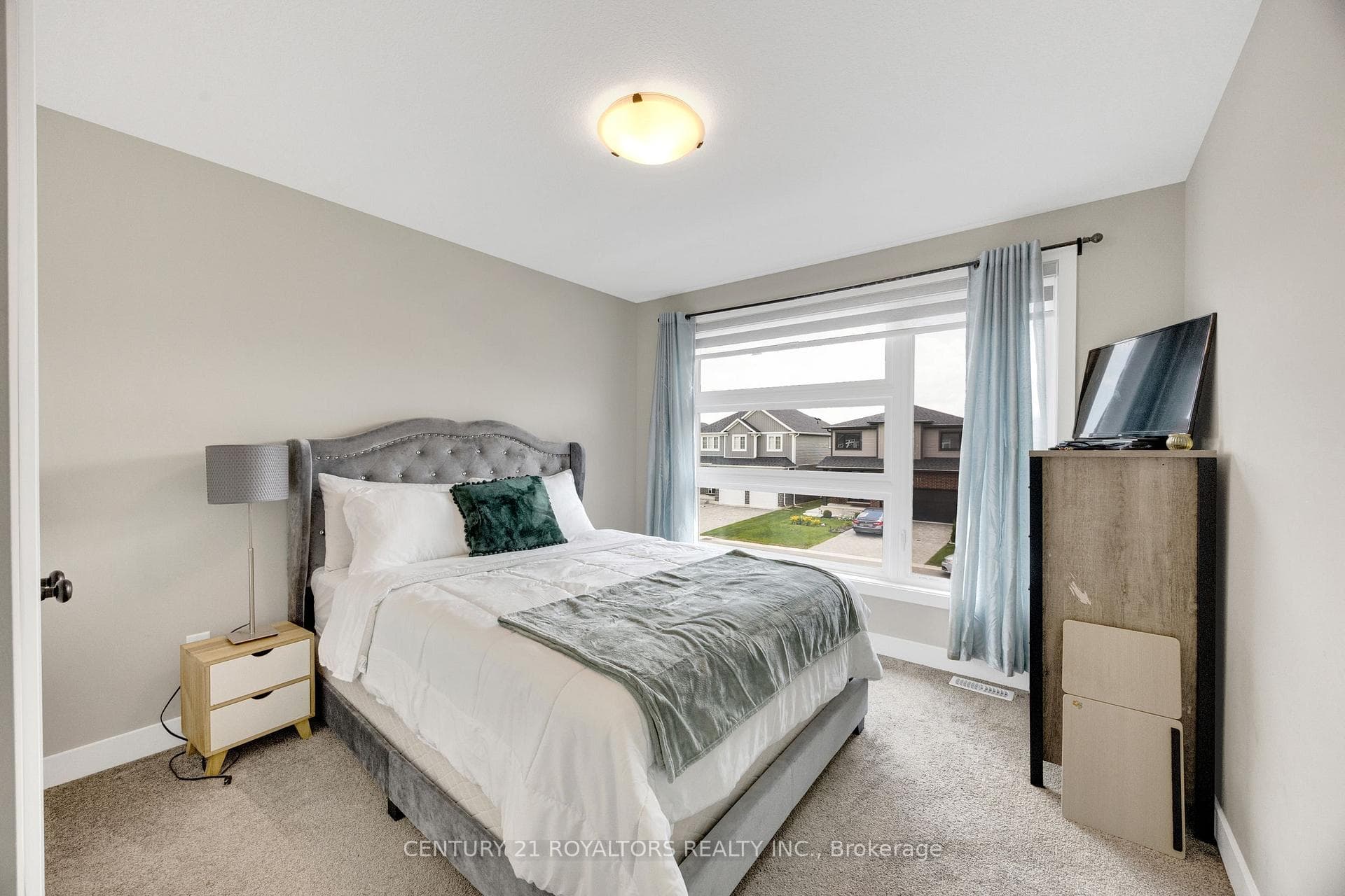 6 Sutherland Crescent photo 29