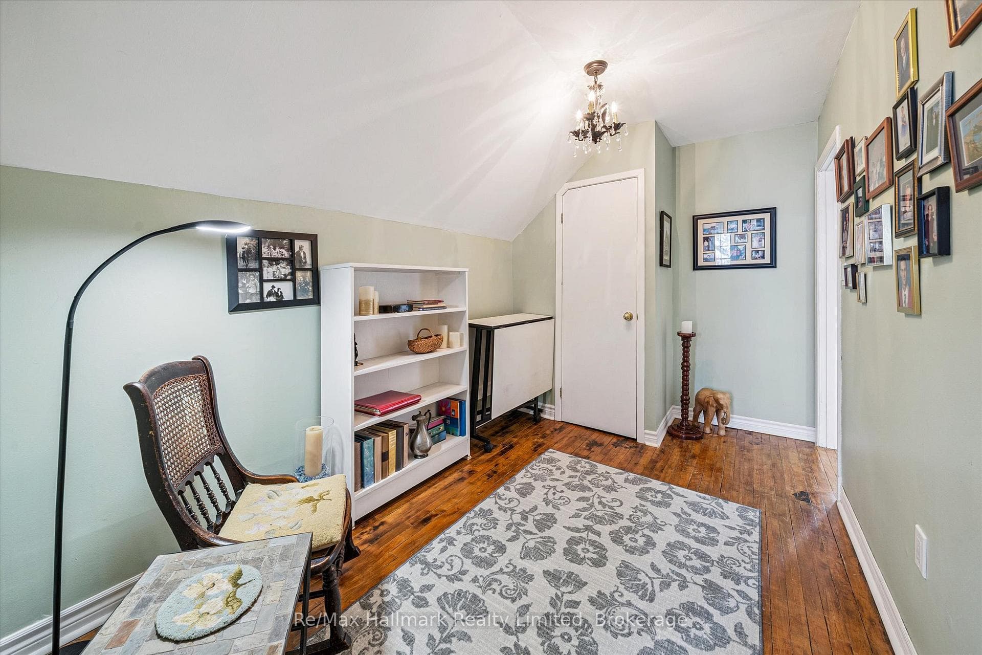 Walk-through Den with Closet