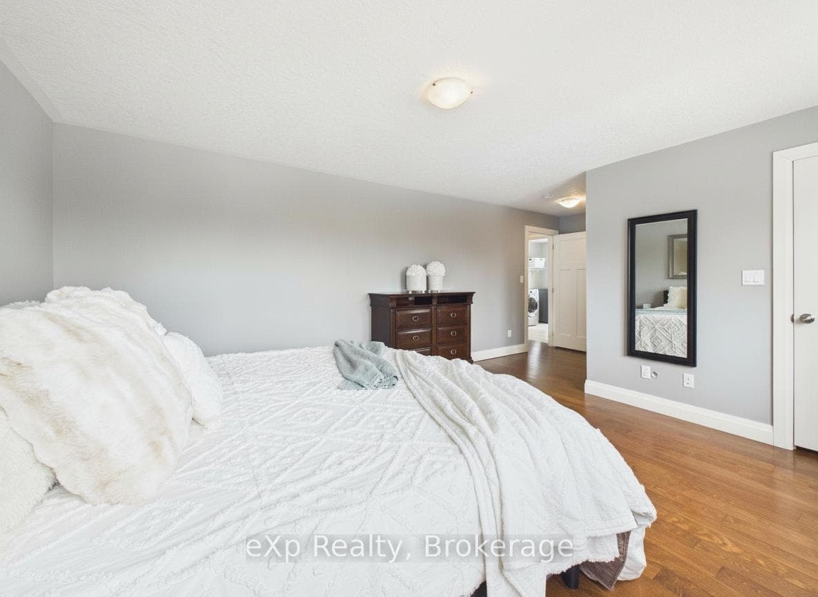 561 Louisa Street photo 17