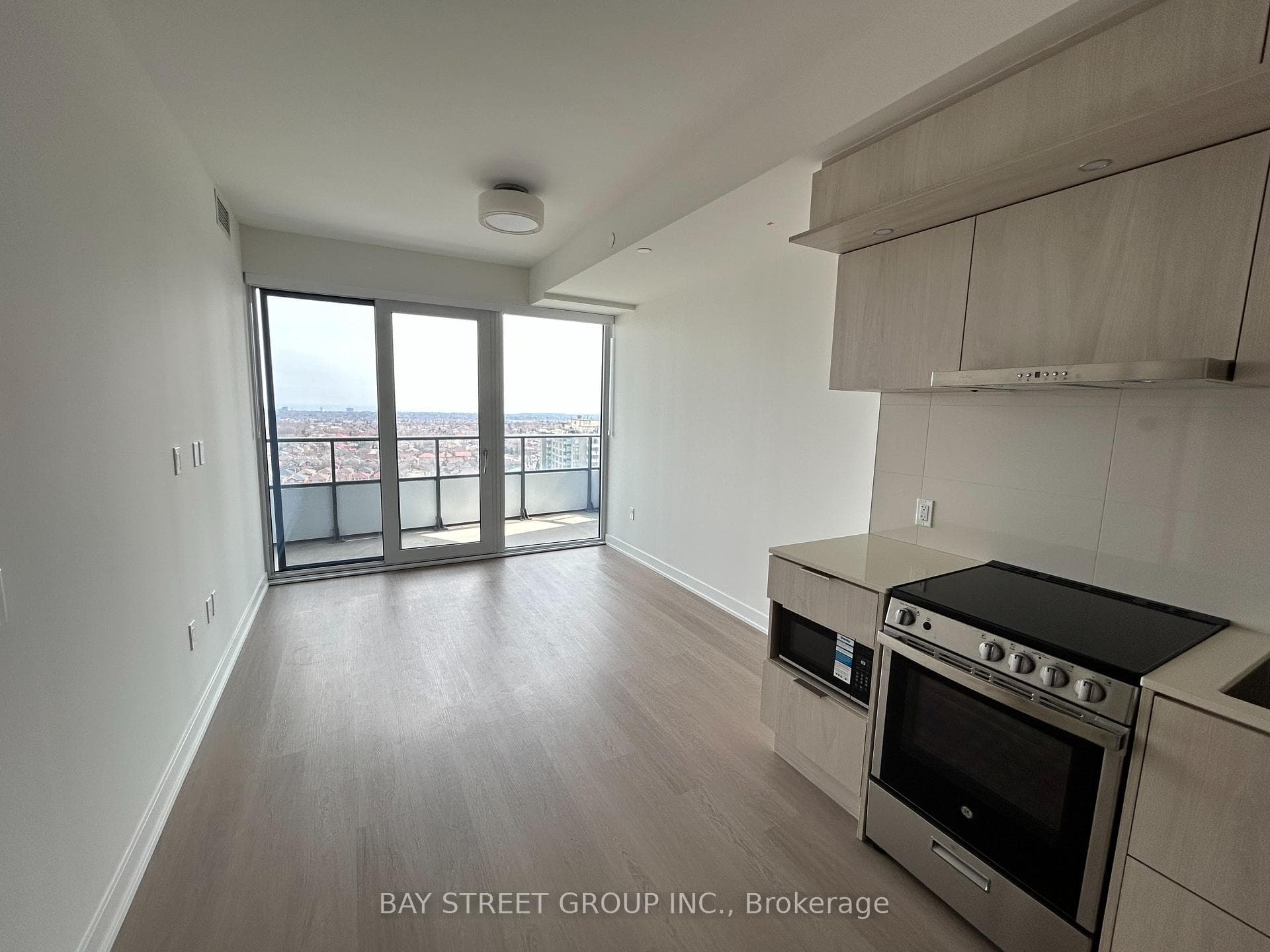 448 Burnhamthorpe Road Unit 1308 photo 3