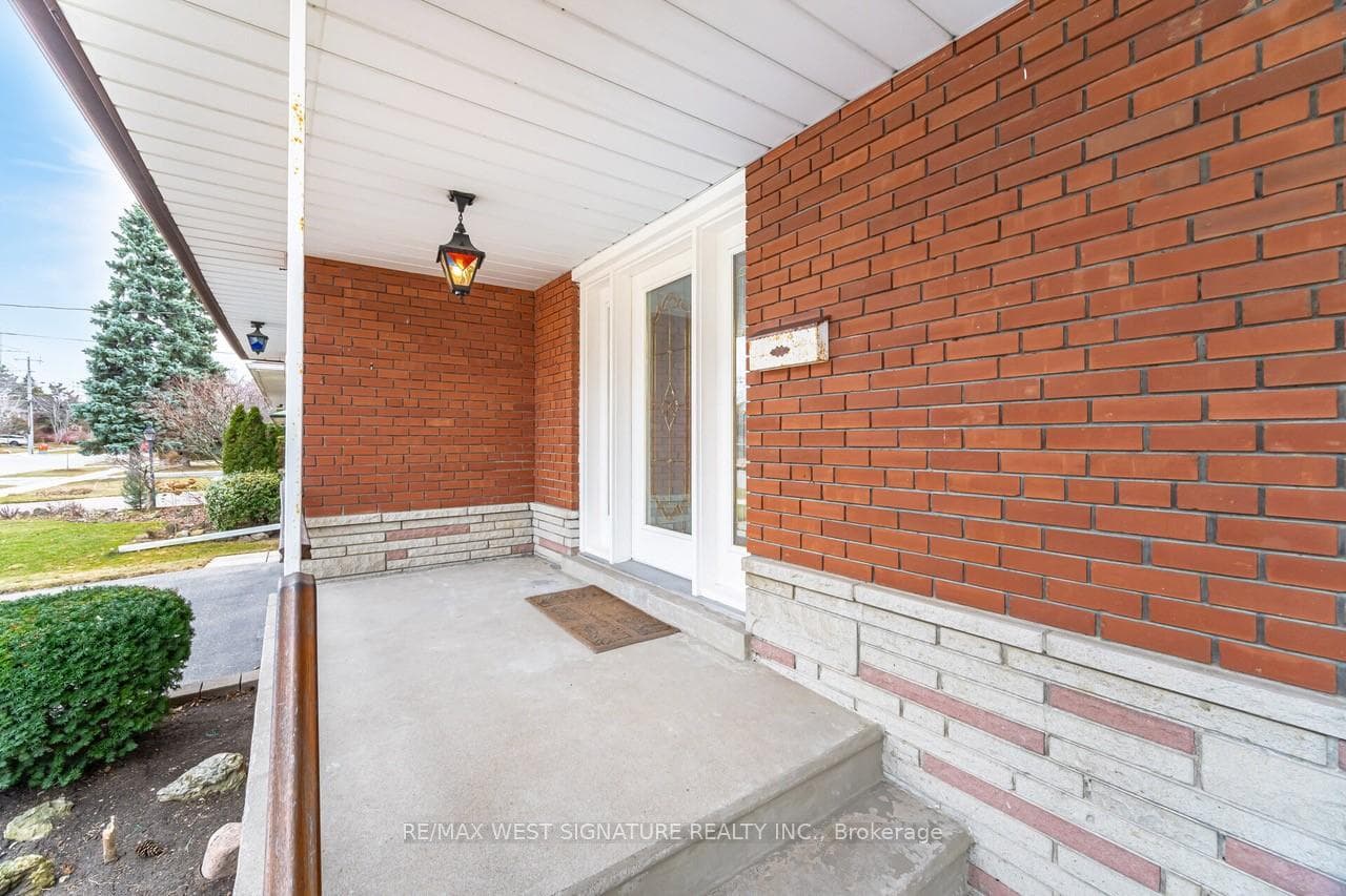 56 Dalegrove Crescent photo 2