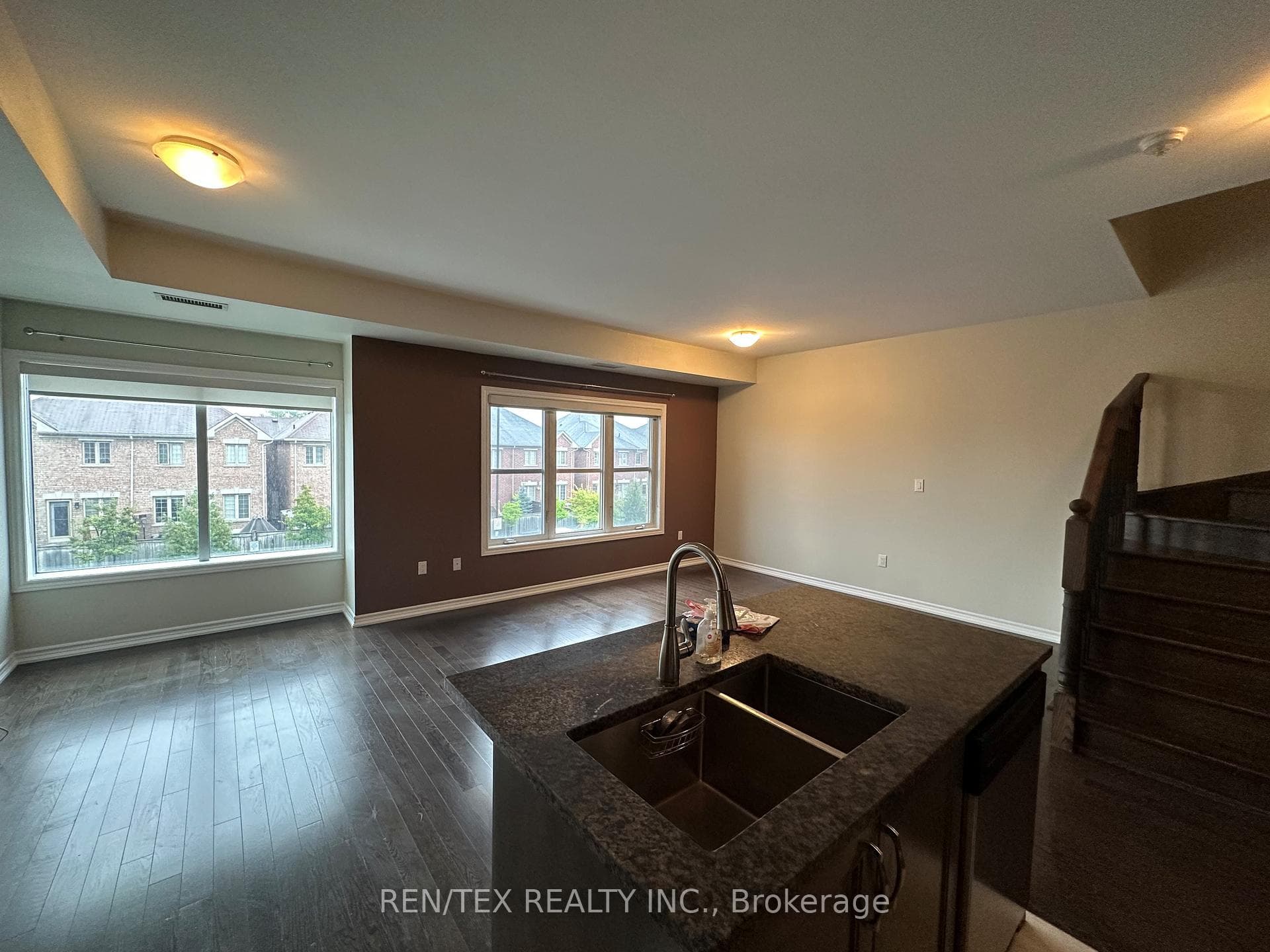 3865 Major Mackenzie Drive Unit 208 photo 4