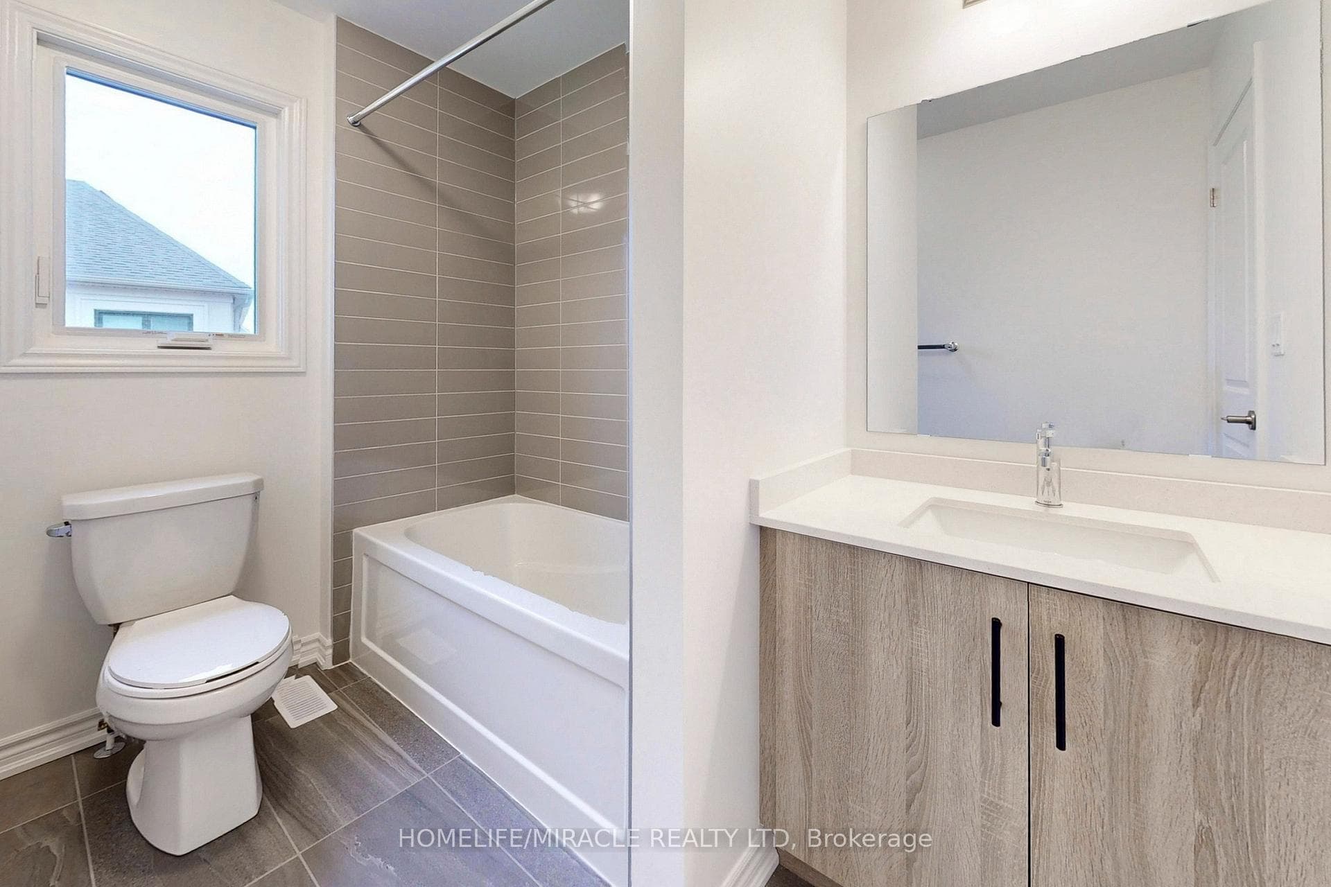 1460 Chamomile Crescent photo 42