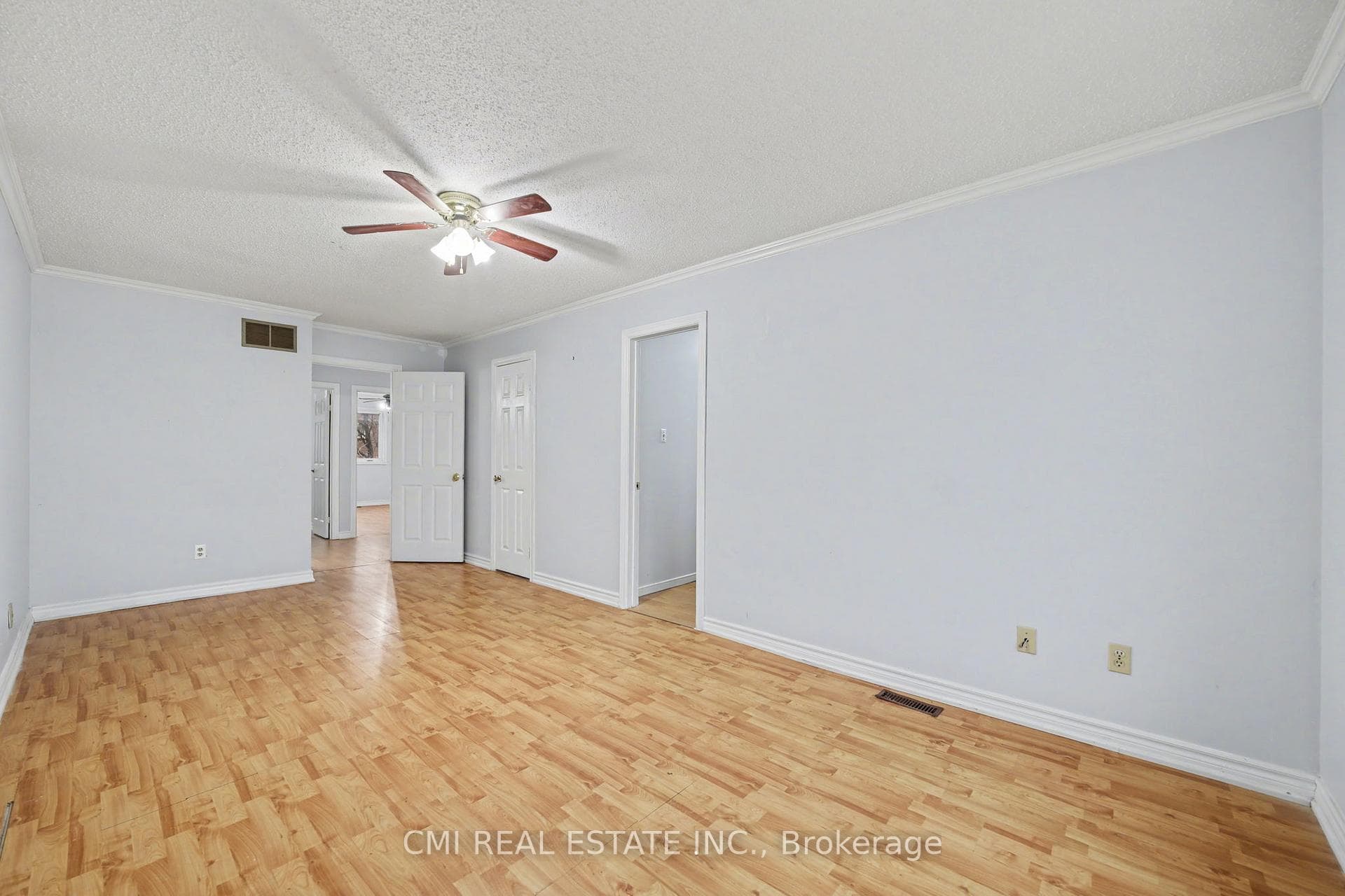 993 Lucerne Crescent photo 21