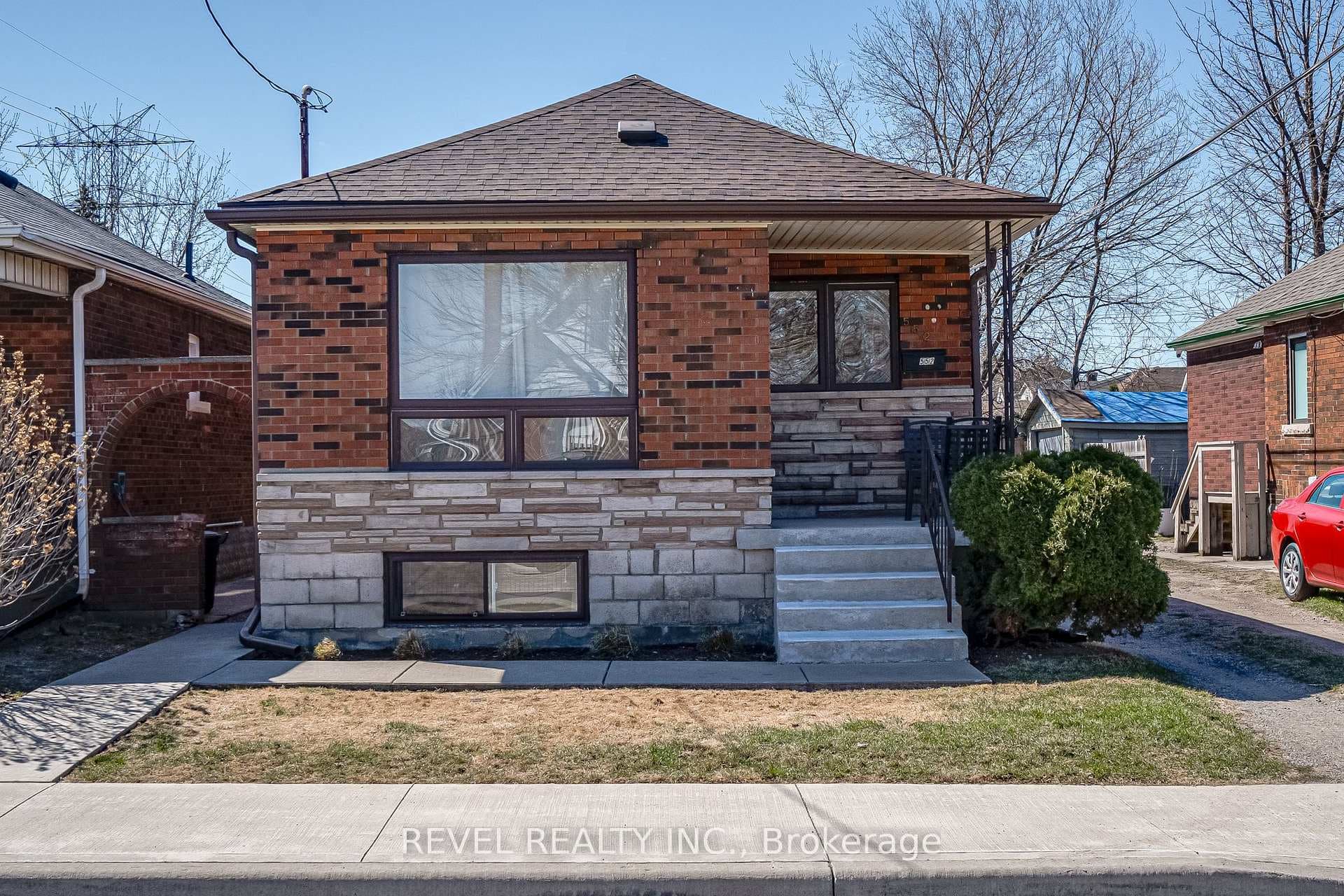 552 Roxborough Avenue photo 1