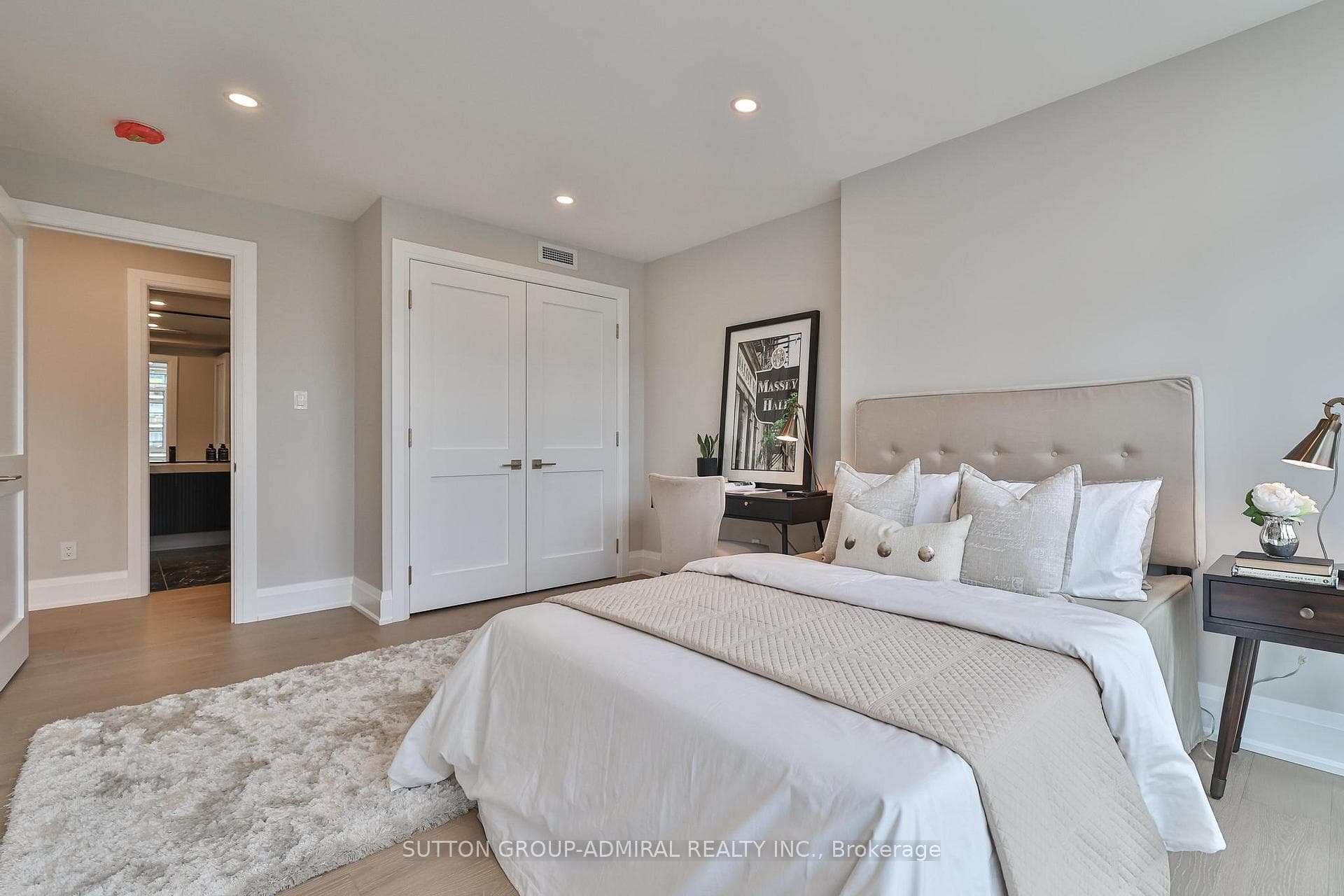 500 Avenue Road Unit 806 photo 36