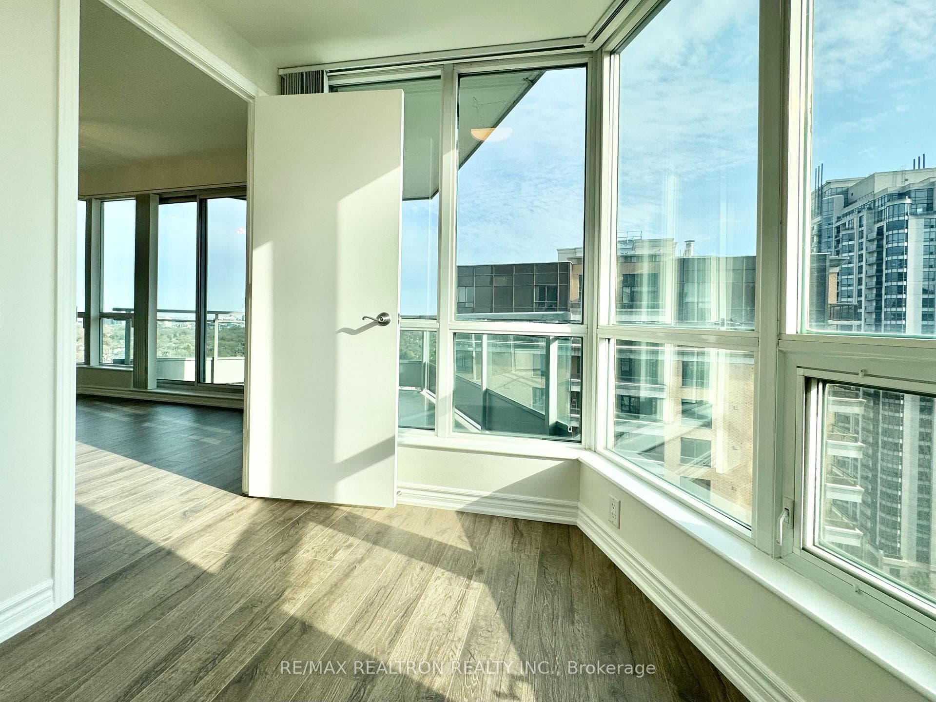 60 Byng Avenue Unit 1811 photo 31