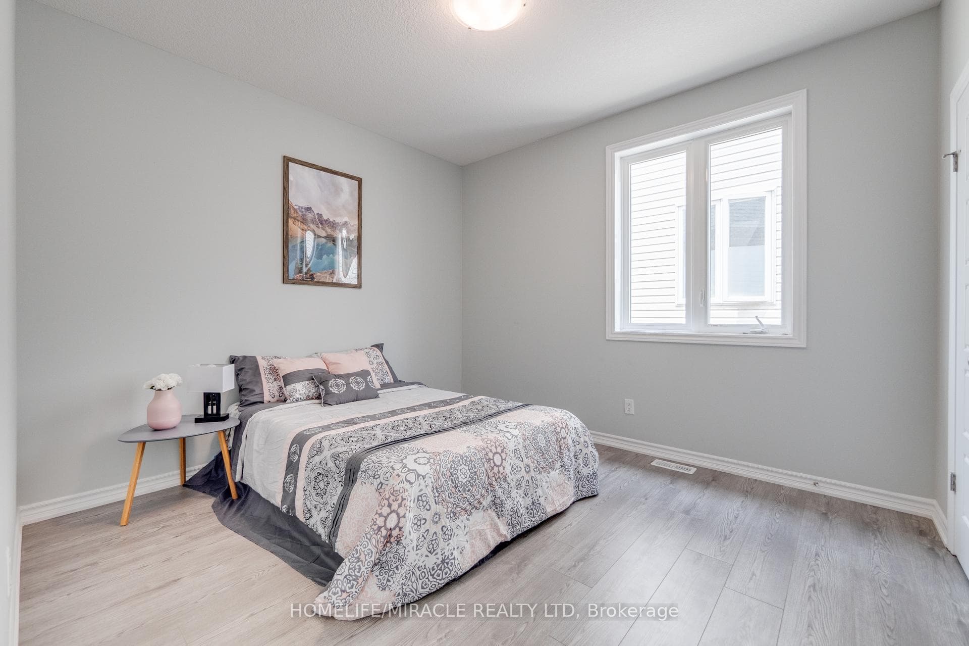 509 Valhalla Crescent photo 18