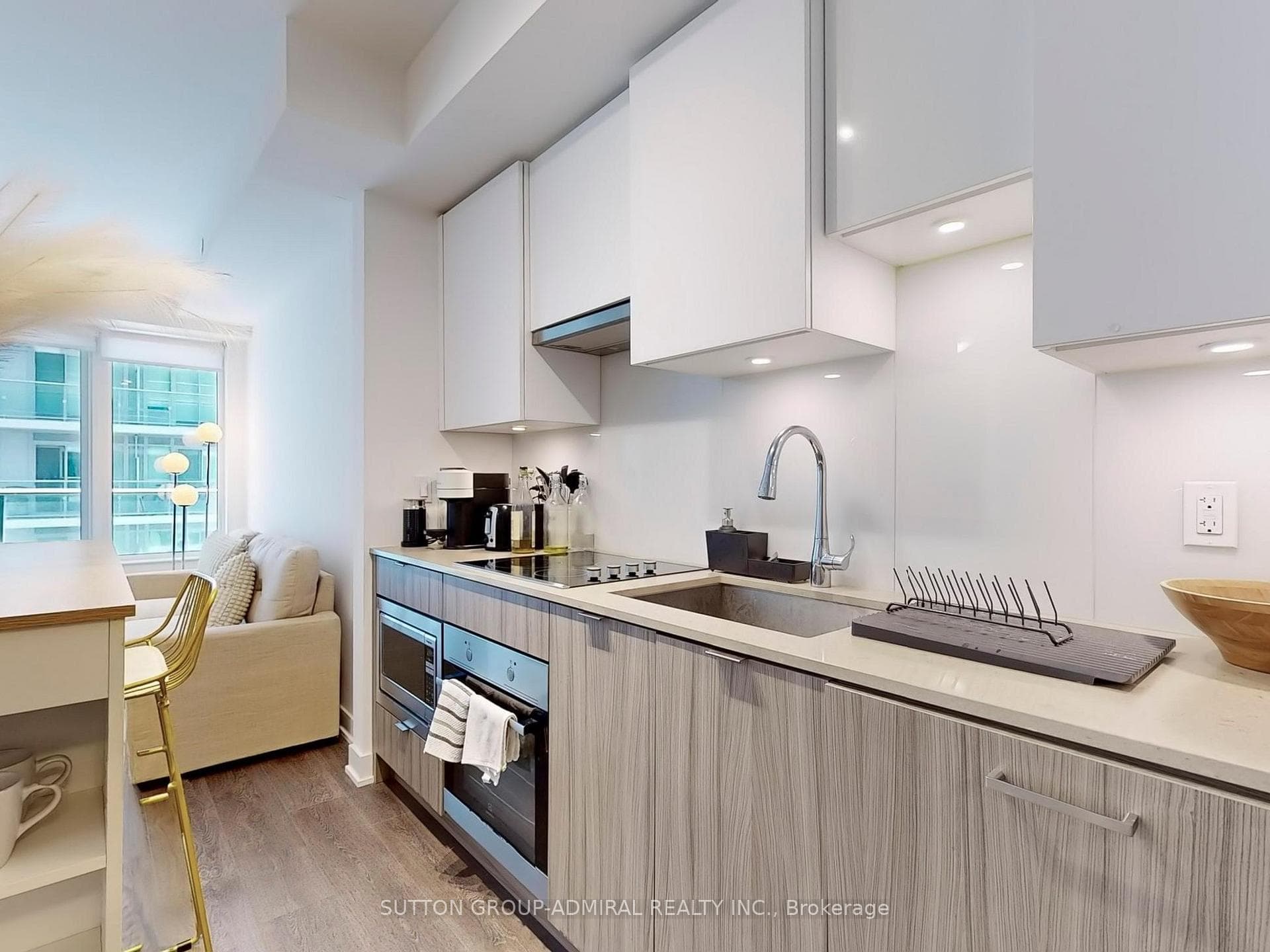 99 Broadway Avenue Unit 2207 photo 13