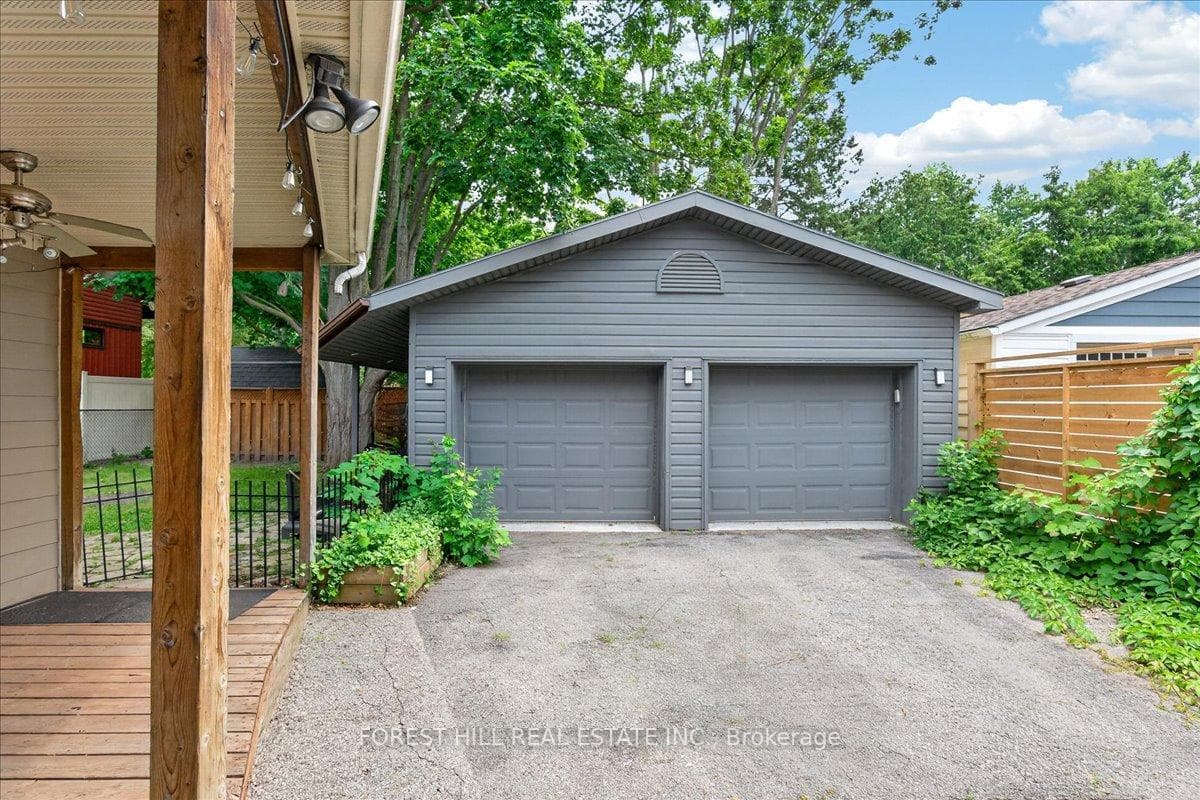 840 Maitland Street photo 41