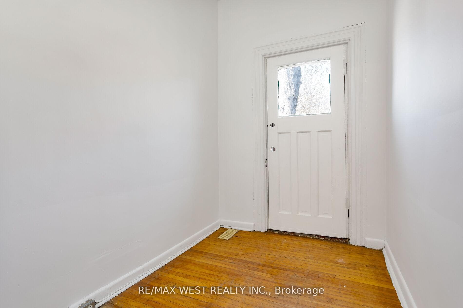 39 Noble Street photo 35