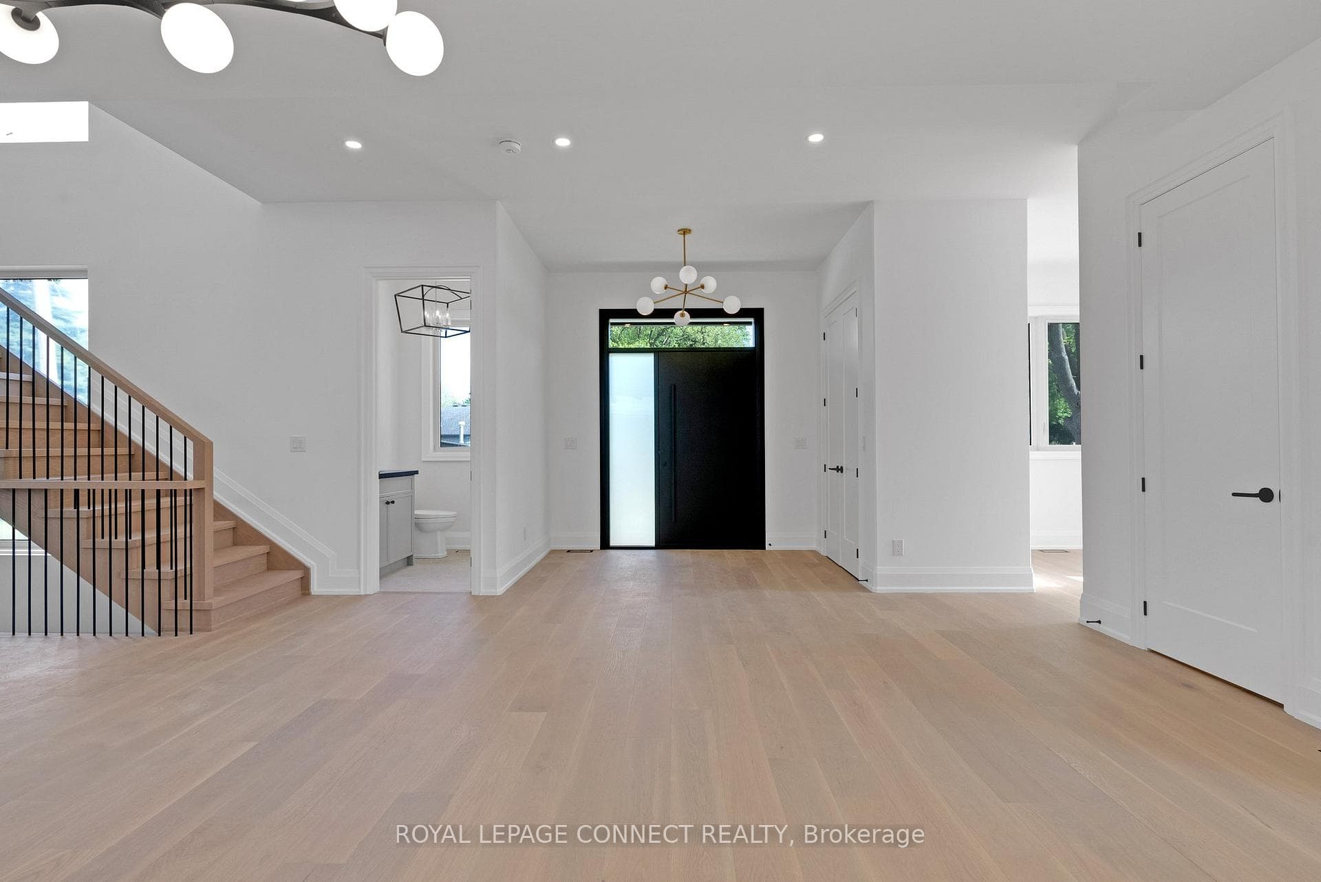 624 Park Crescent Unit Main photo 2