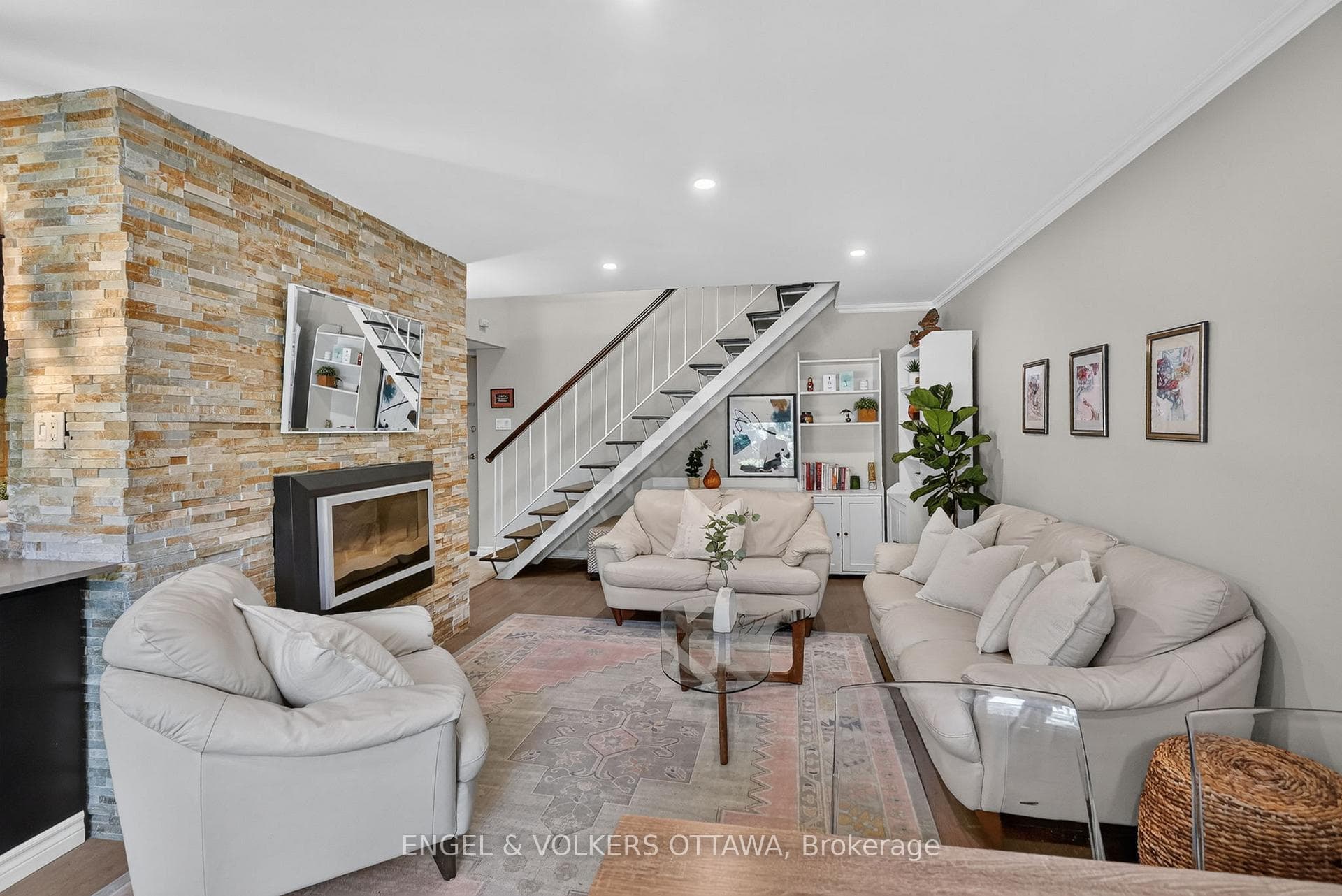 12 CORKSTOWN Road Unit 119 photo 3