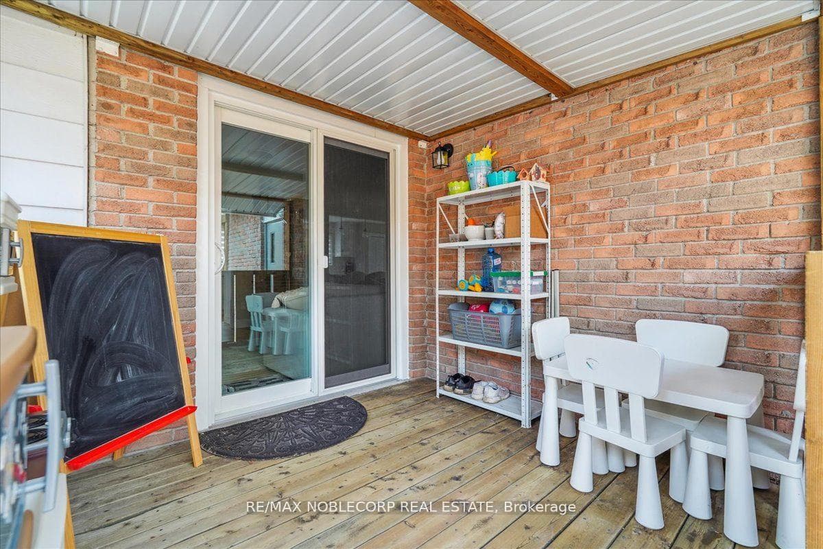 180 Mason Avenue photo 33