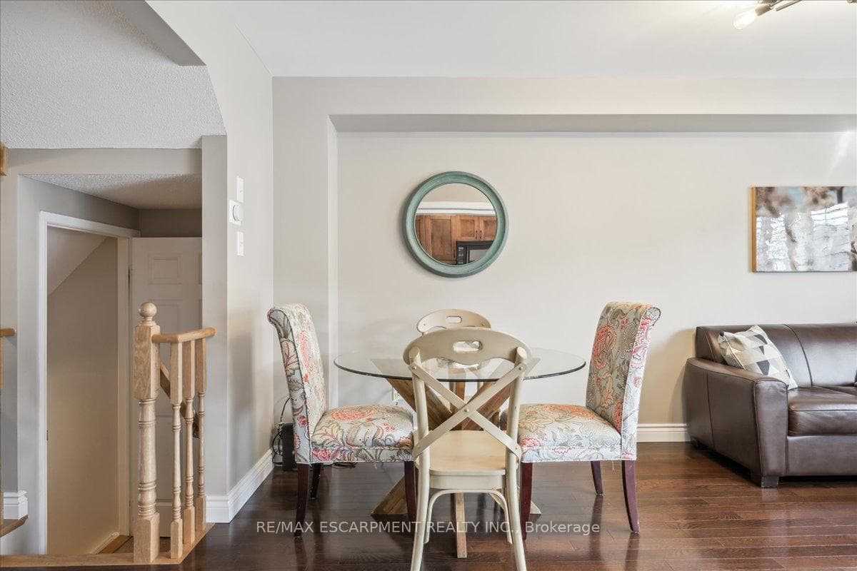 19 Woodcote Crescent photo 6