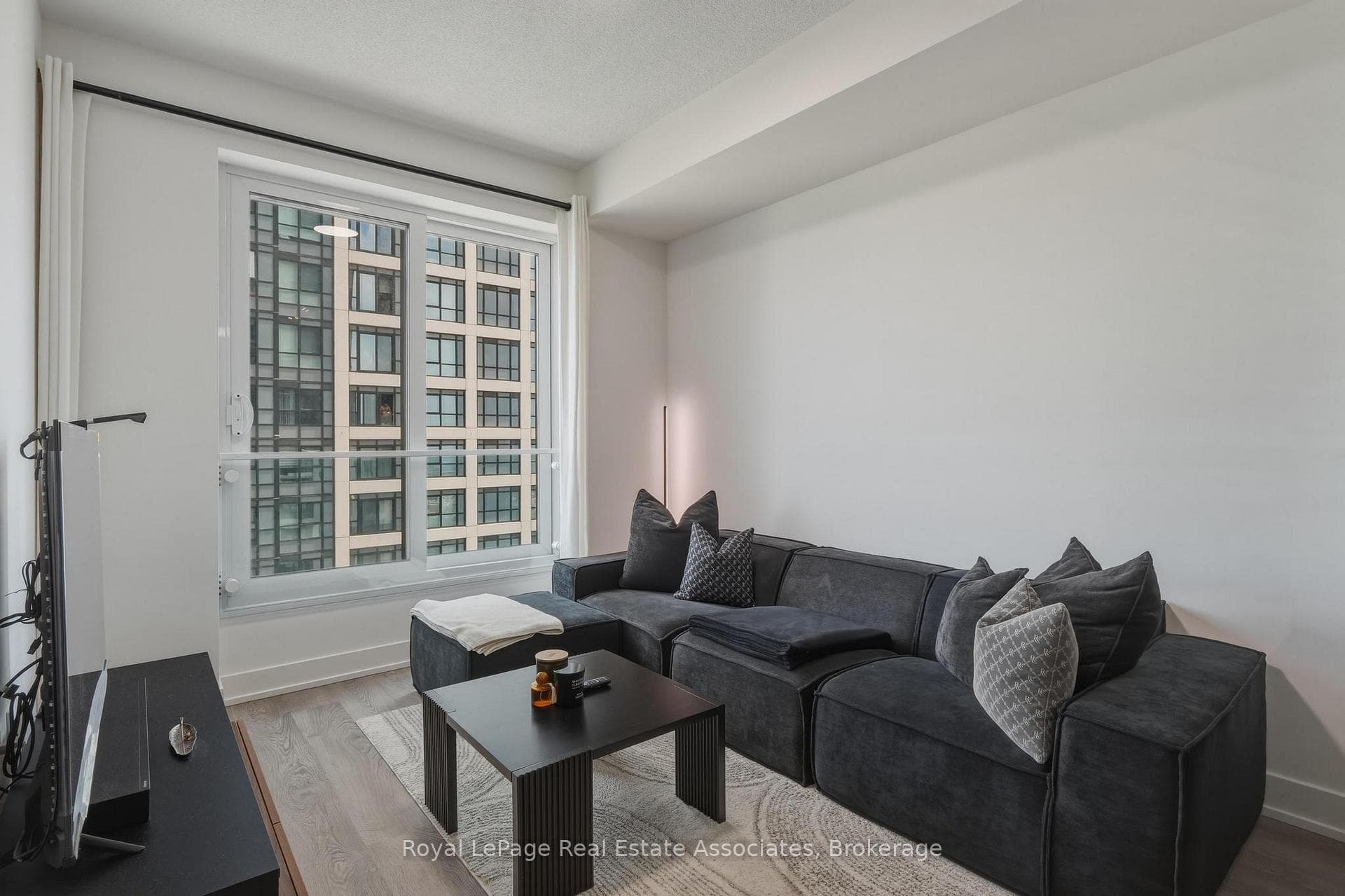 9 Mabelle Avenue Unit 3020 photo 7
