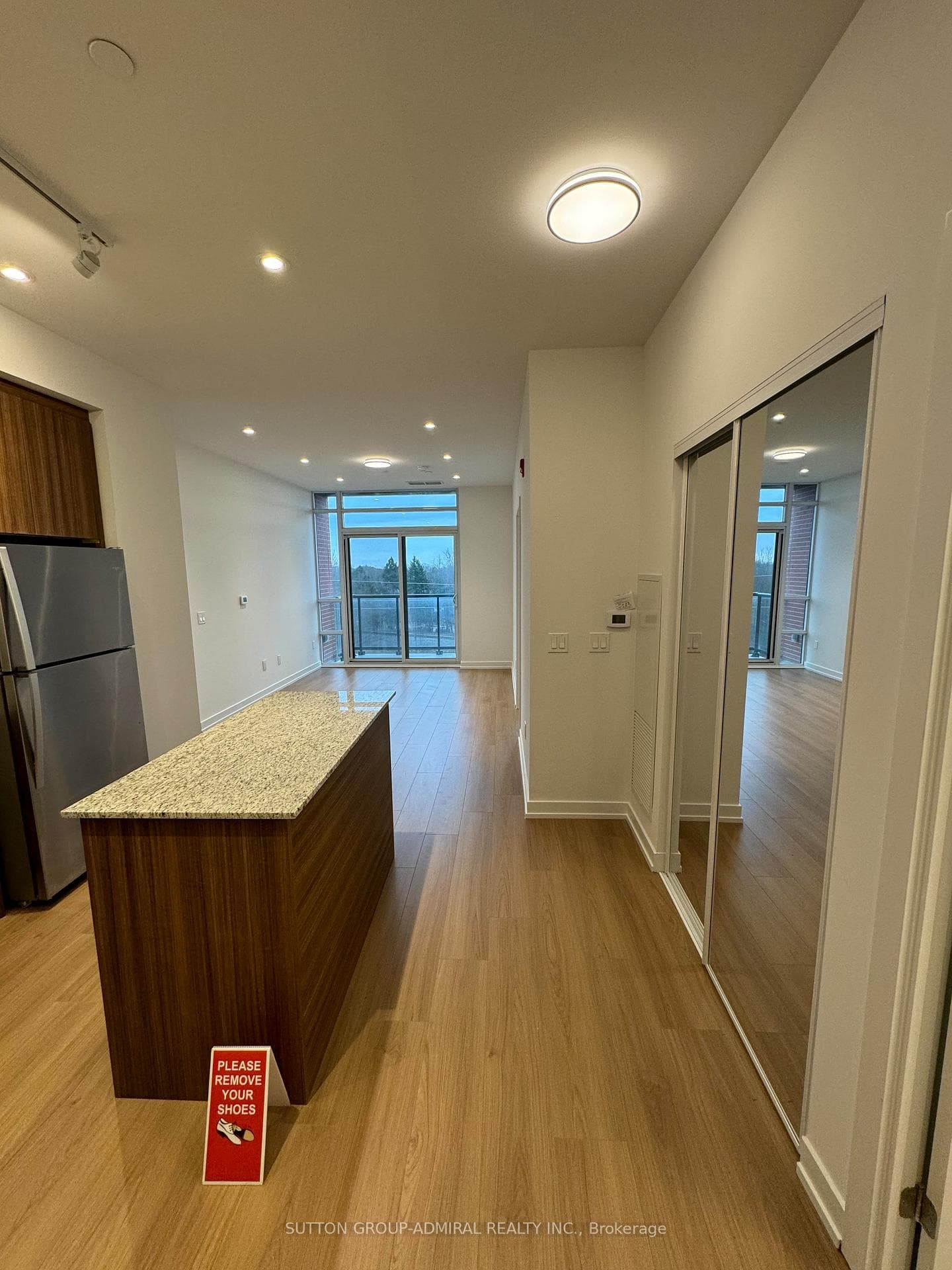 1010 Dundas Street Unit 514 photo 9