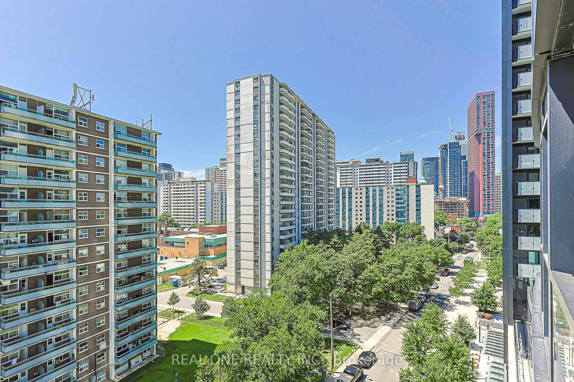 585 Bloor St East Street Unit 821 photo 22