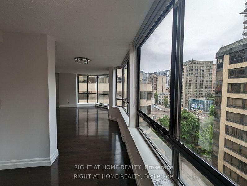 280 Simcoe Street Unit 807 photo 7