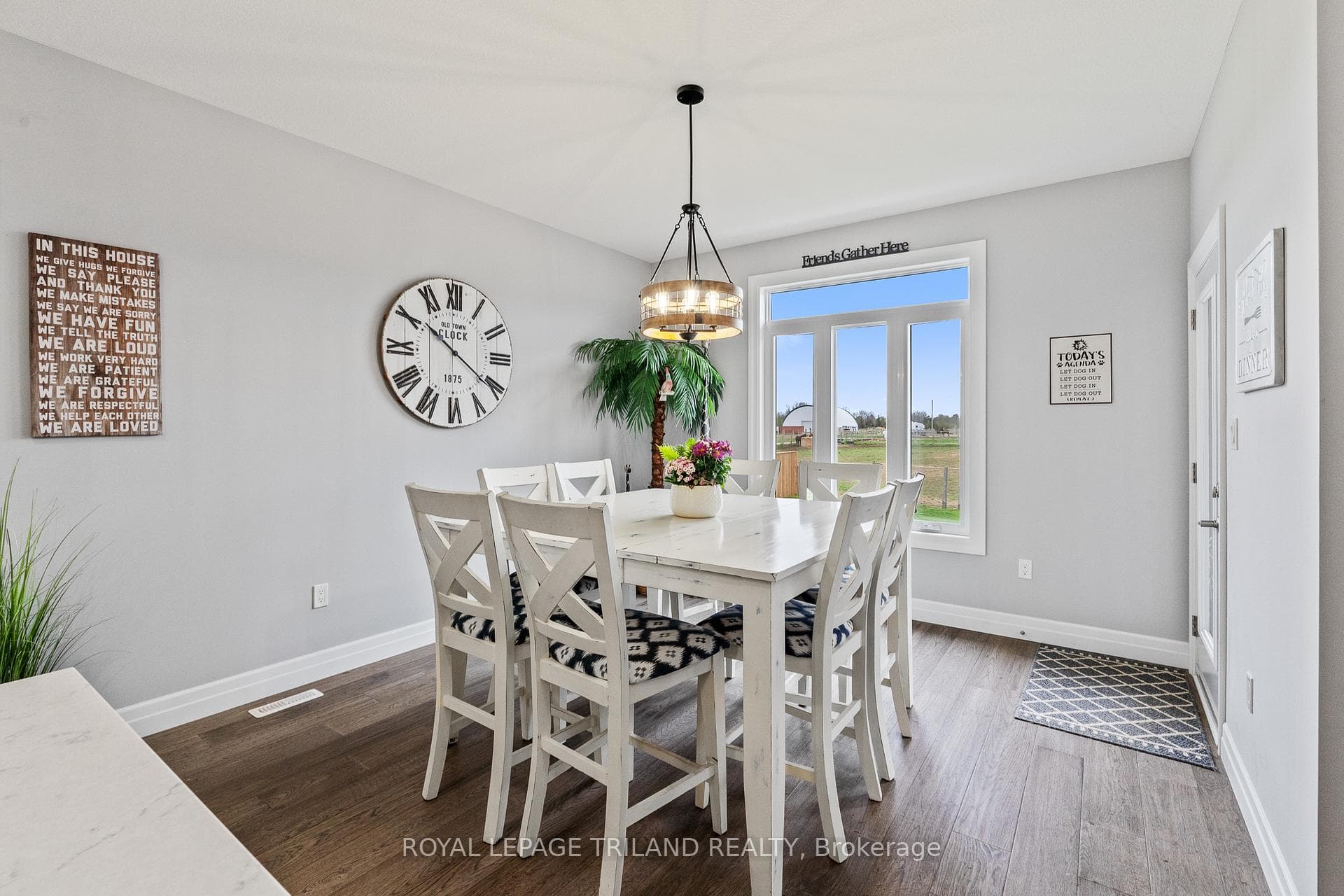 160 Elizabeth Street photo 24