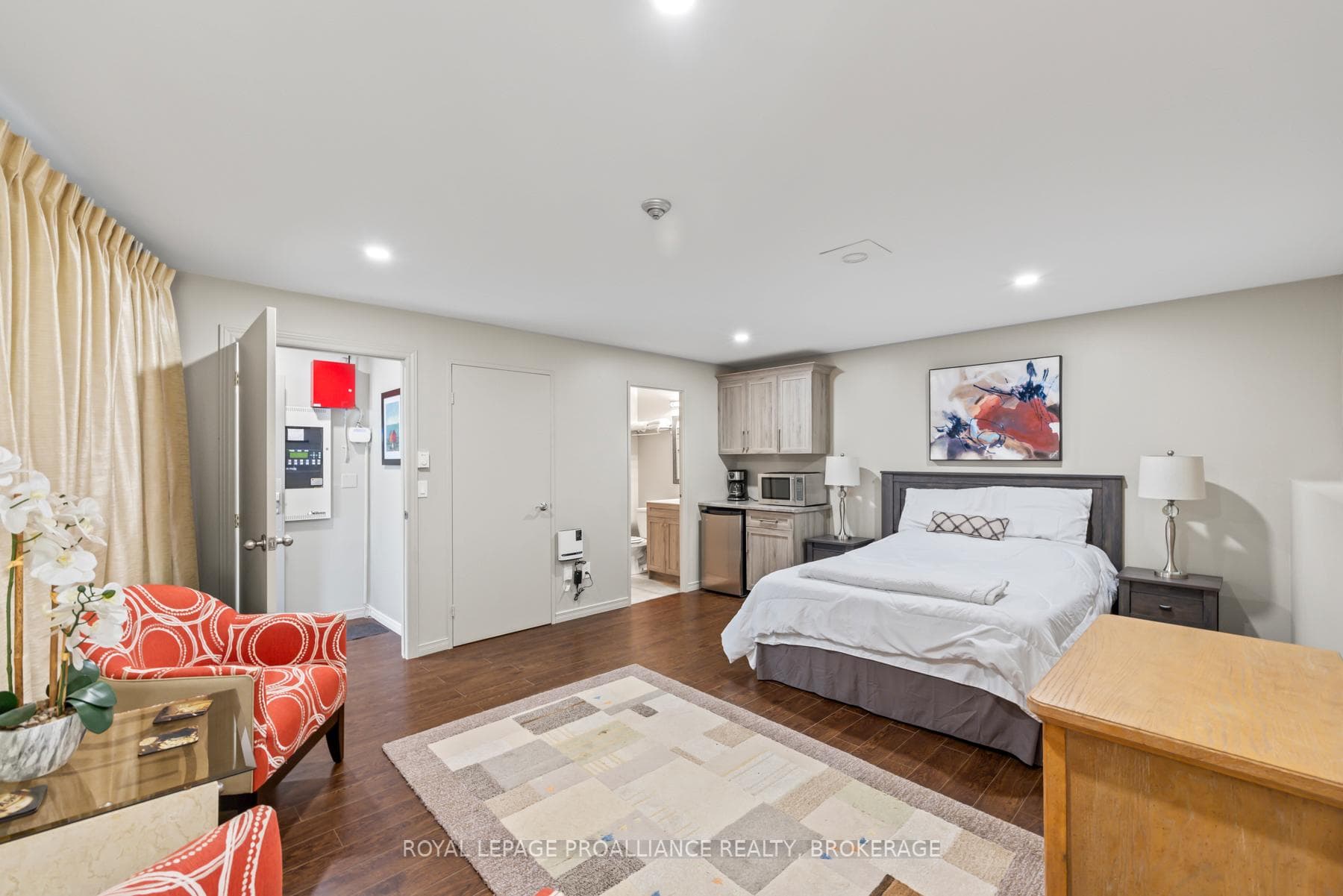 334 Queen Mary Road Unit 215 photo 27