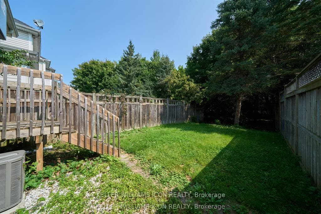 71 Hemlo Crescent photo 32