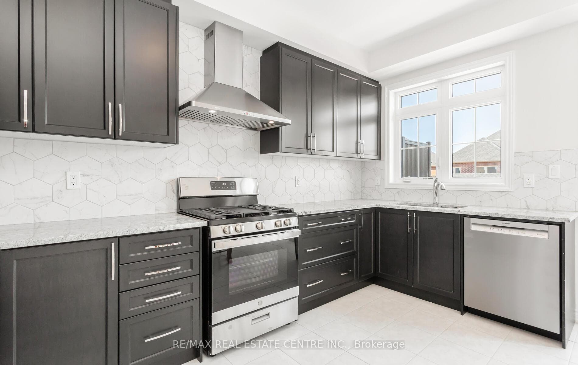 353 Inspire Boulevard photo 14
