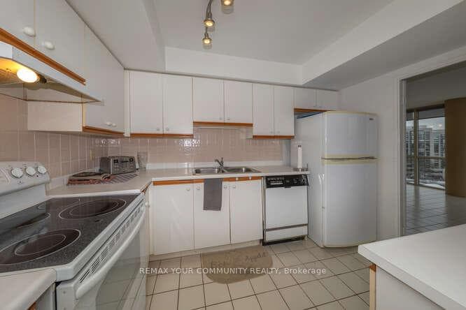 40 Harding Boulevard Unit 712 photo 16