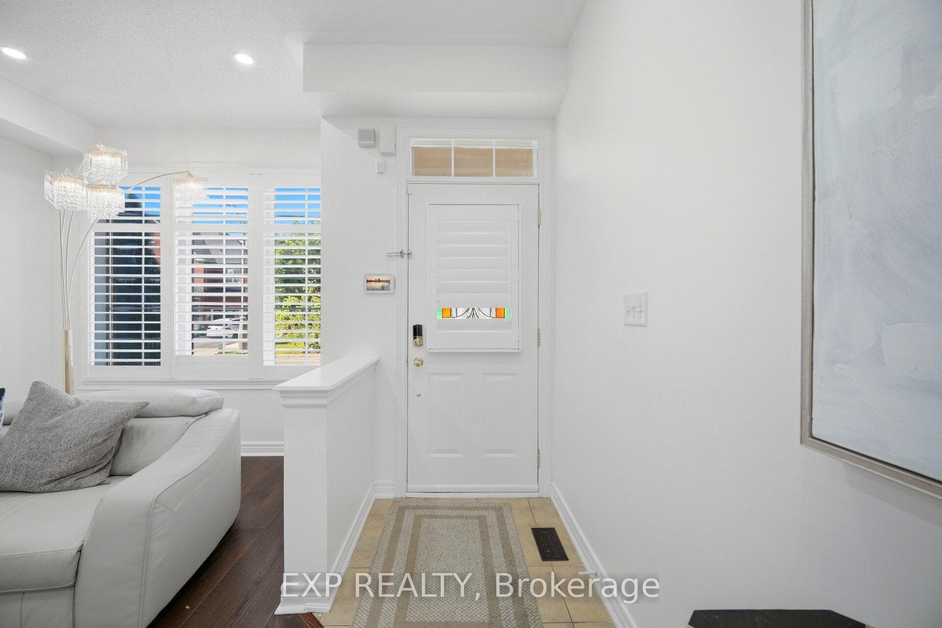 37 Totten Drive photo 4