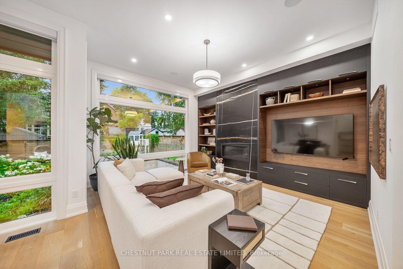 142 Fallingbrook Road photo 17
