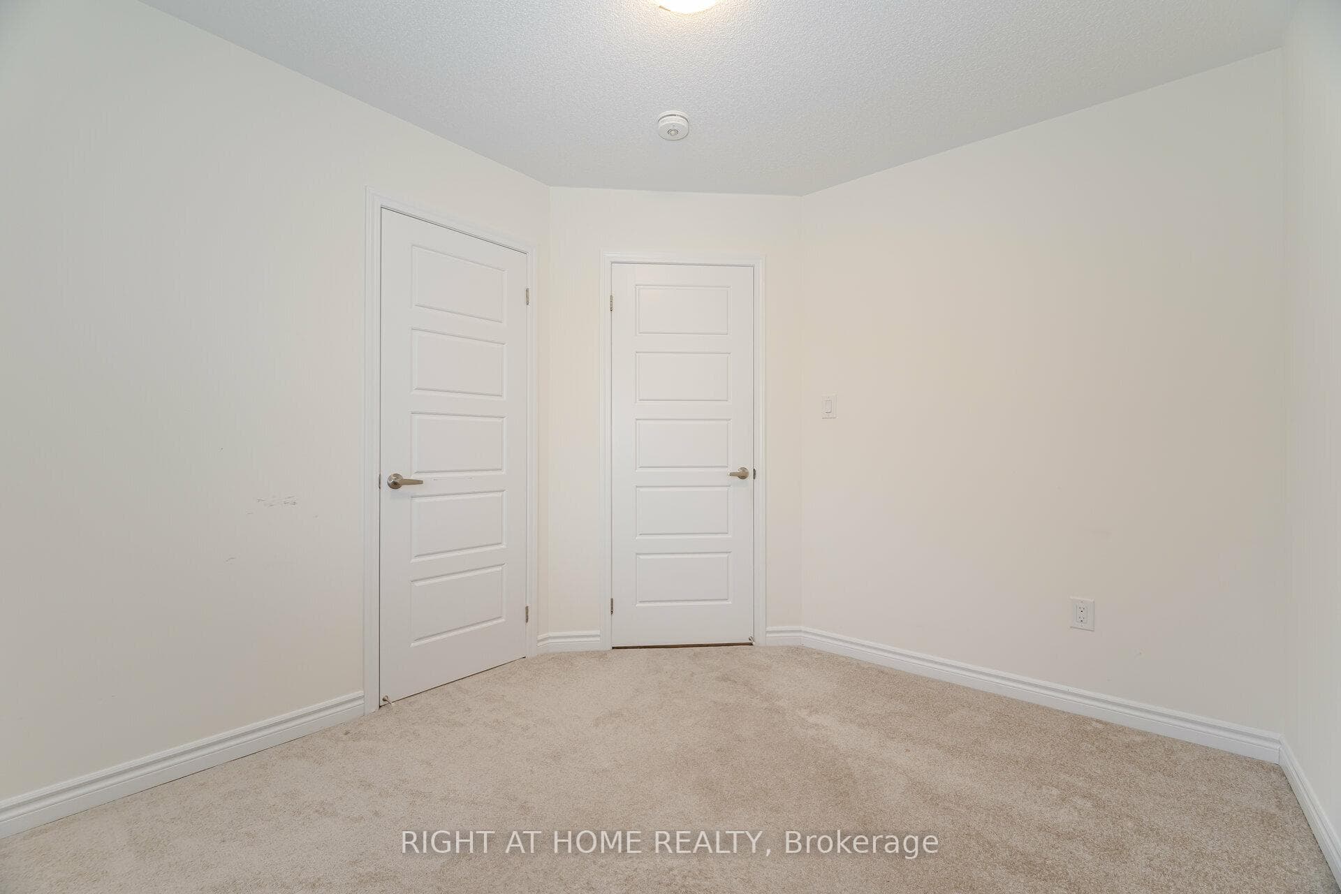 908 Sumac Gardens photo 34