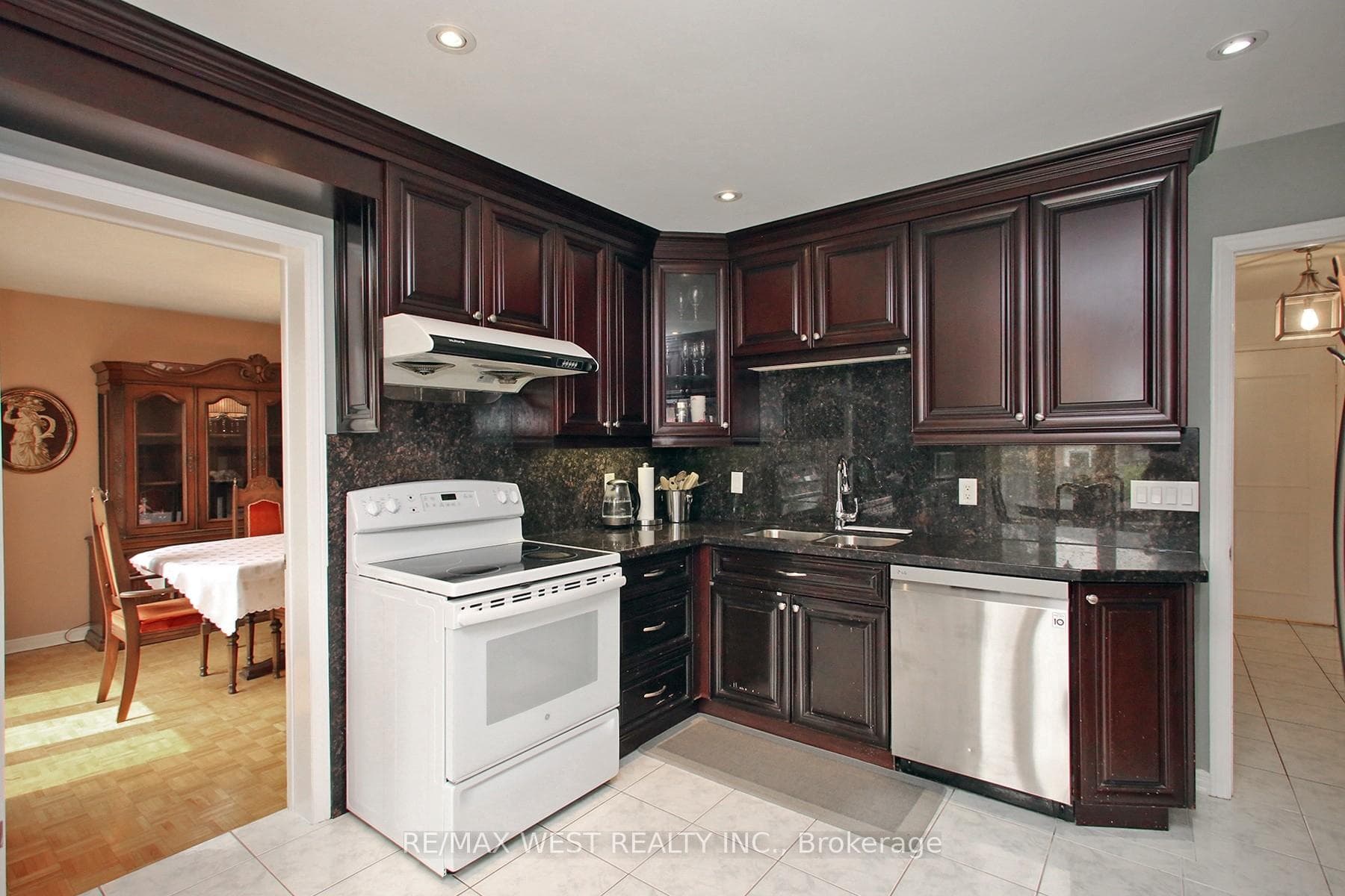 540 Louis Drive photo 14