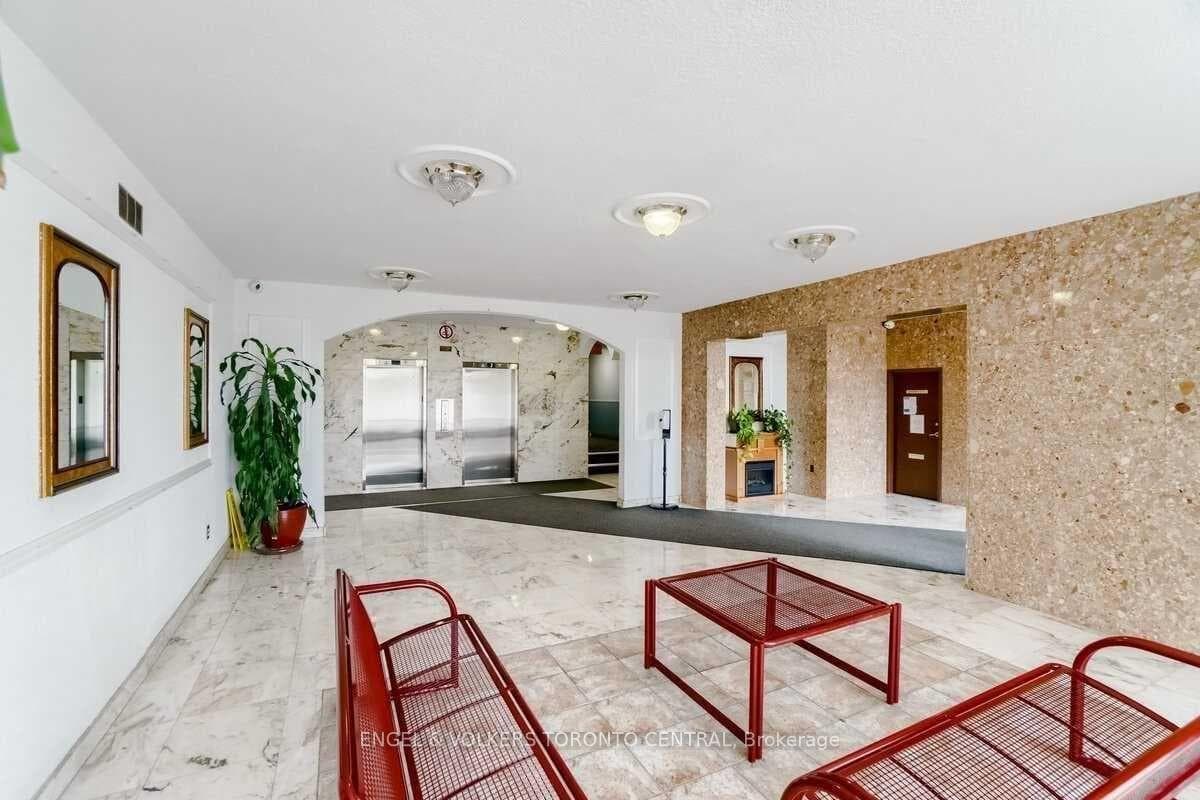 5 Frith Road Unit 808 photo 15