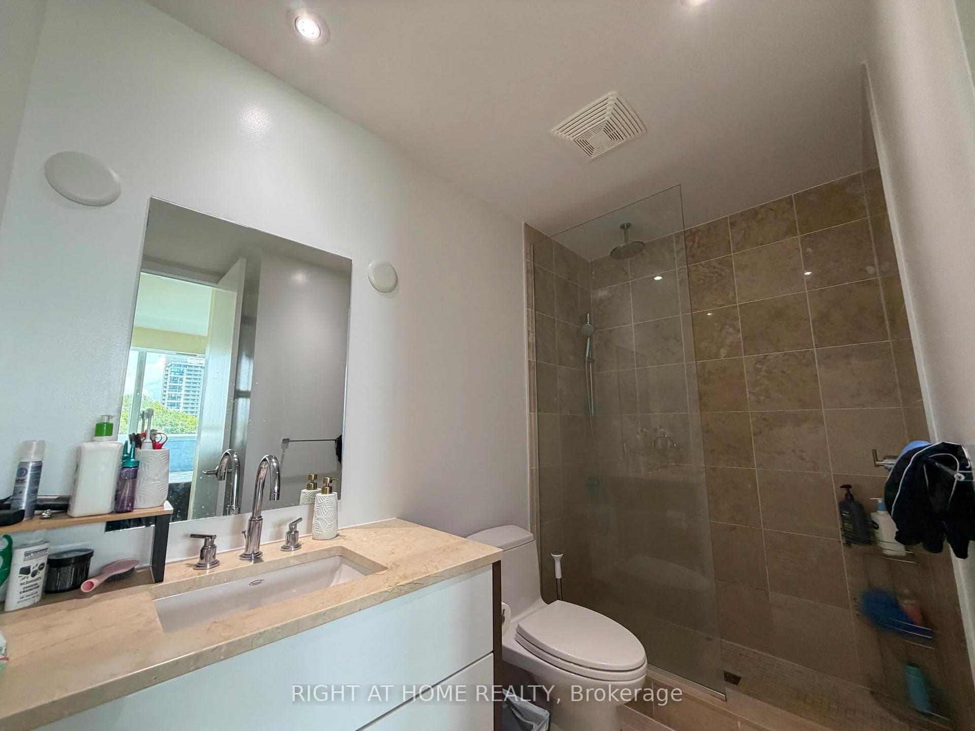 111 Champagne Avenue Unit 309 photo 9