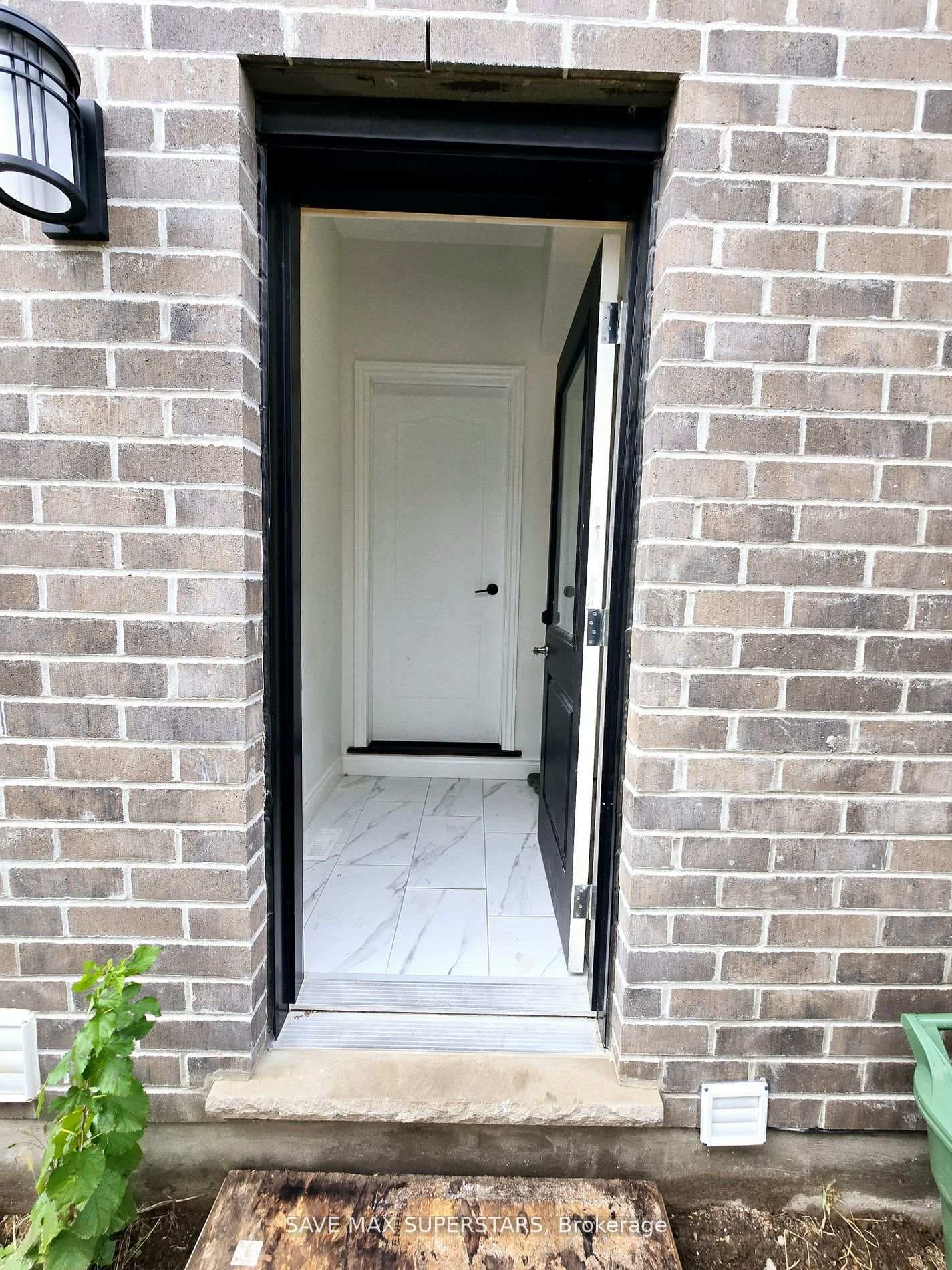 201 Roy Mcdonald Drive Unit Lower photo 3