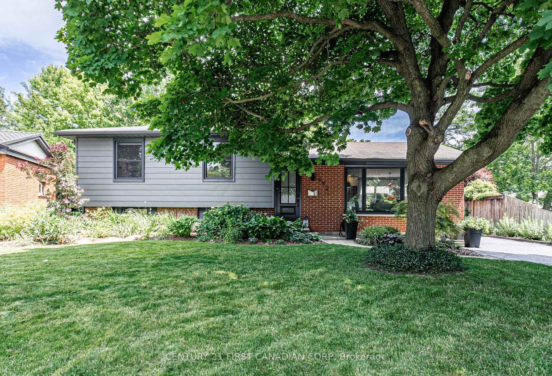 692 Tennent Court photo 1