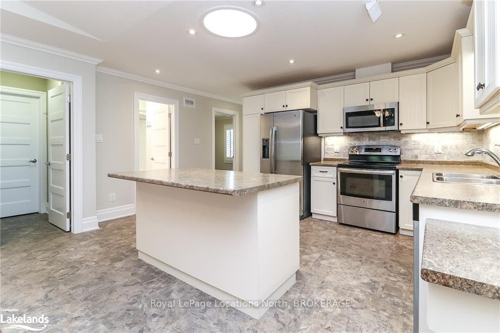 48 CLOVER Crescent photo 10