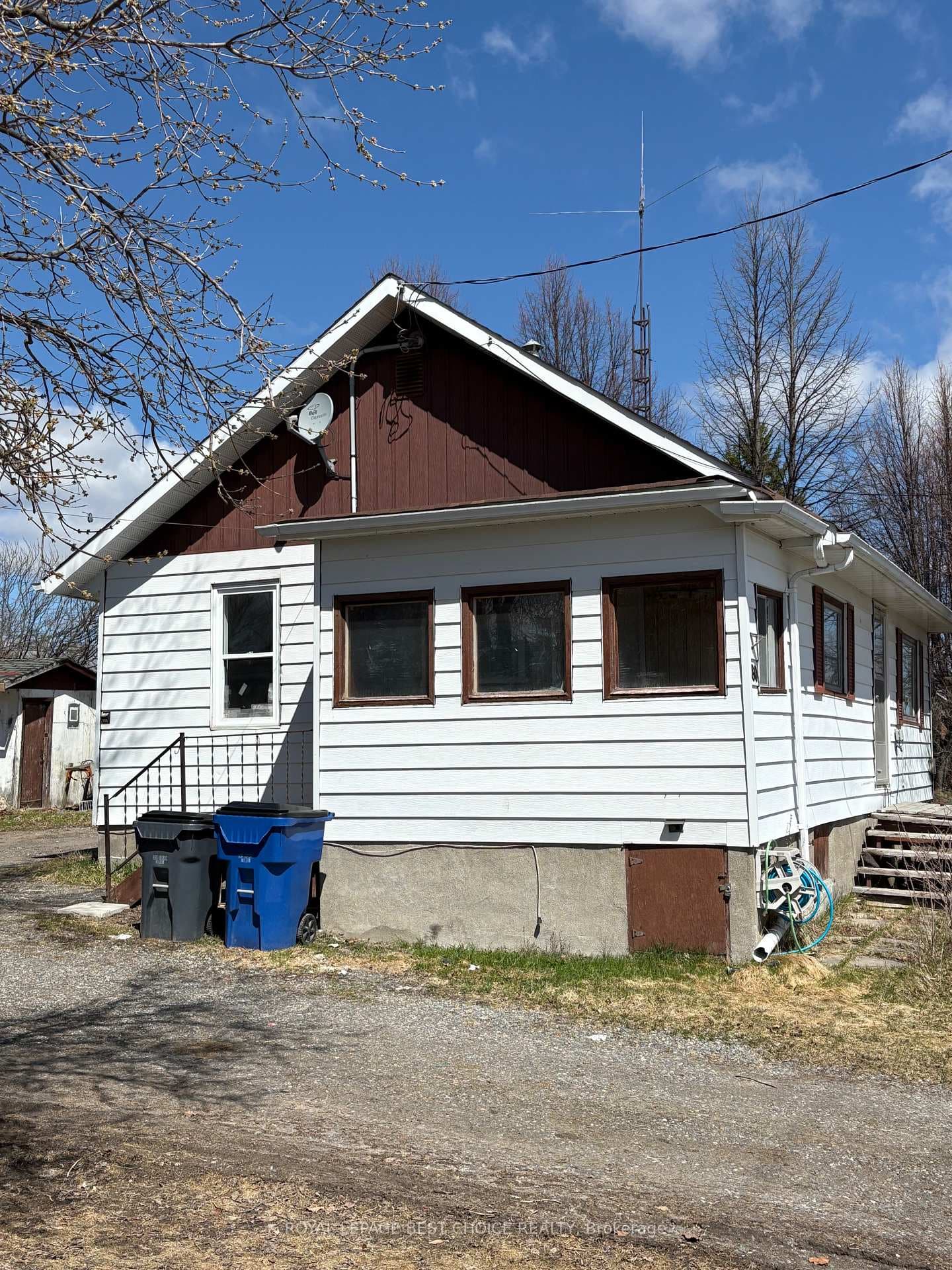 180 Rorke Avenue photo 1