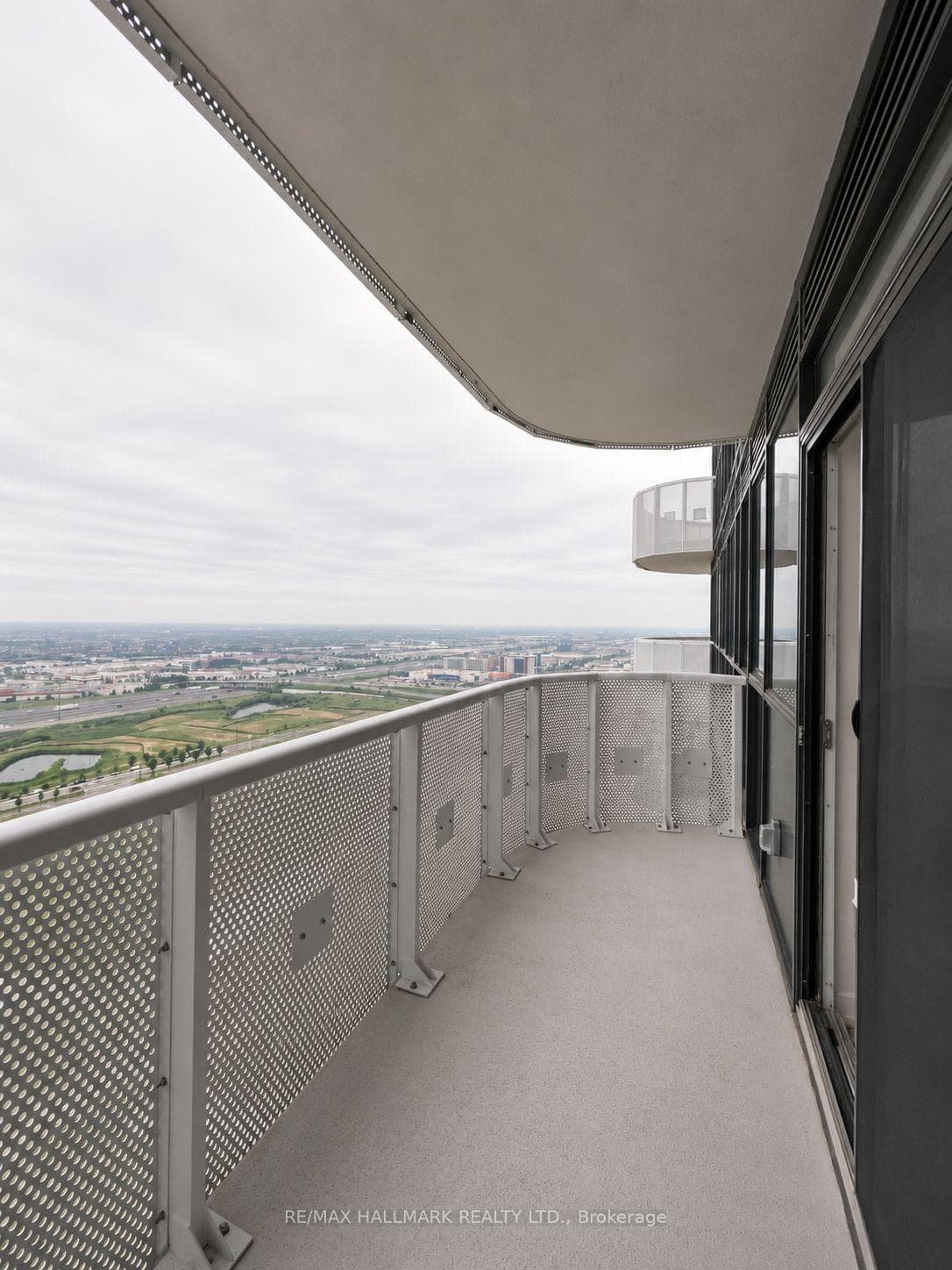 8 Interchange Way Unit 3501 photo 21