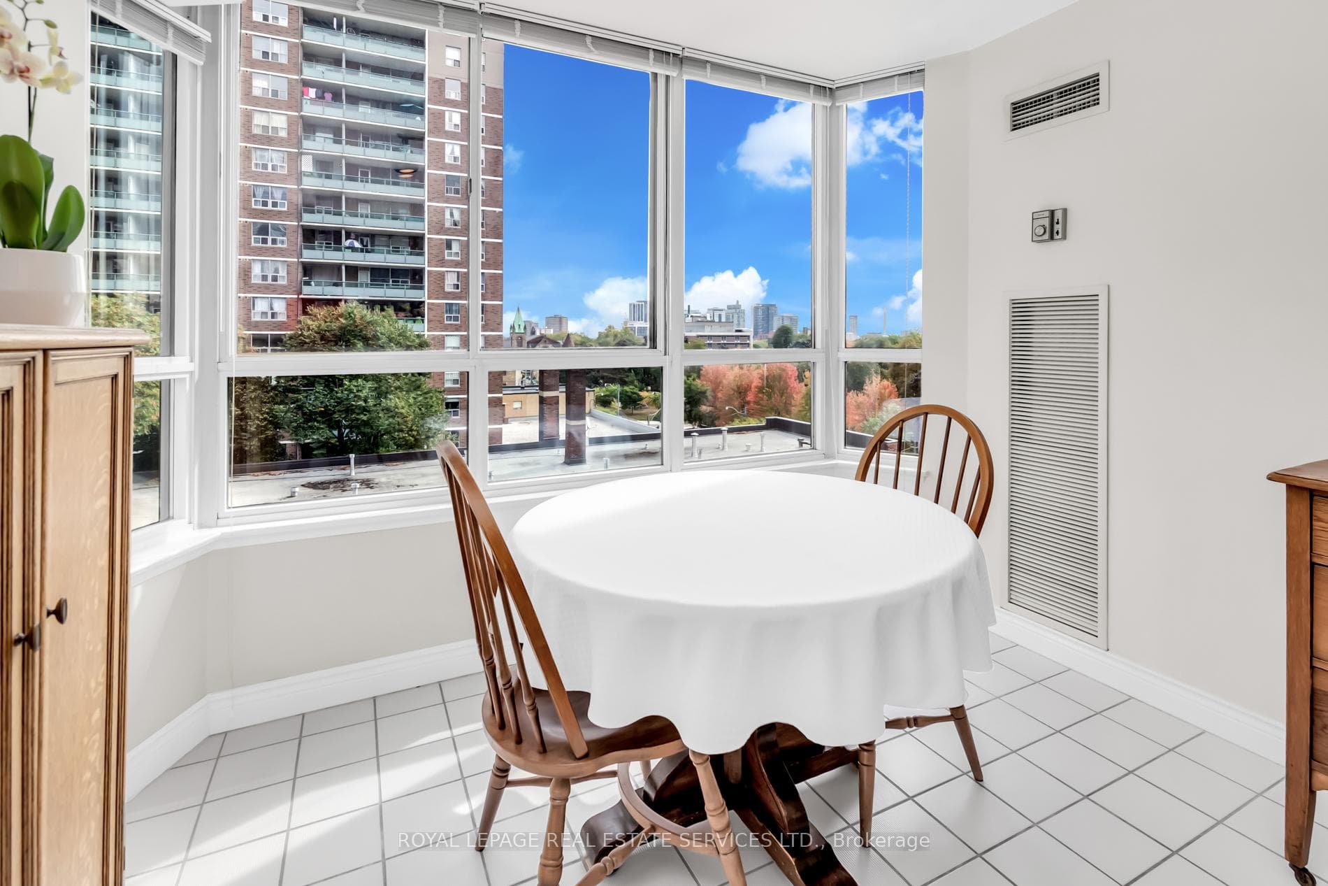 130 Carlton Street Unit 603 photo 24