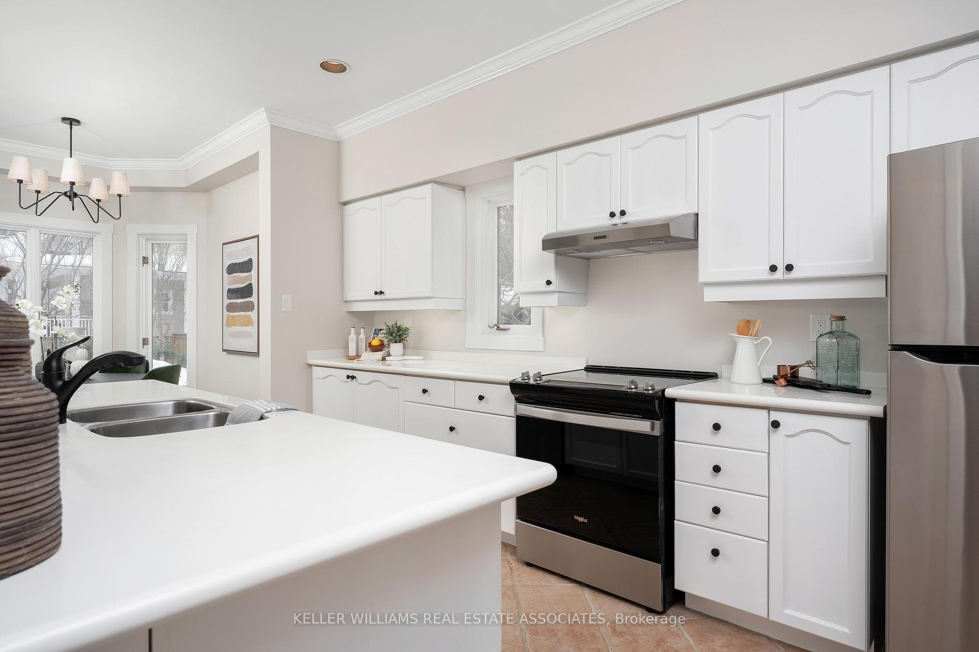 164 Allan Street photo 17