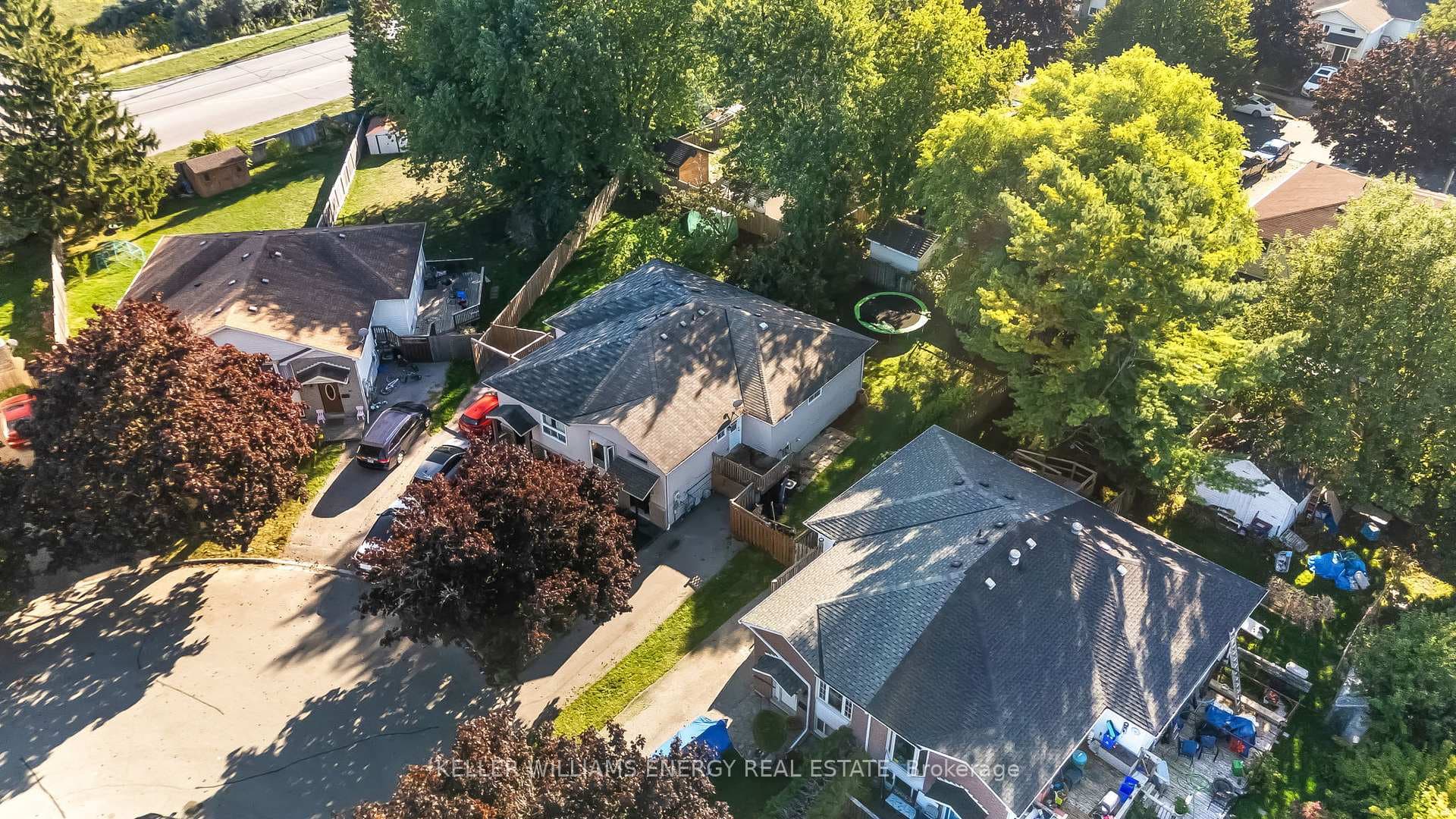 6 Fairbairn Court photo 36