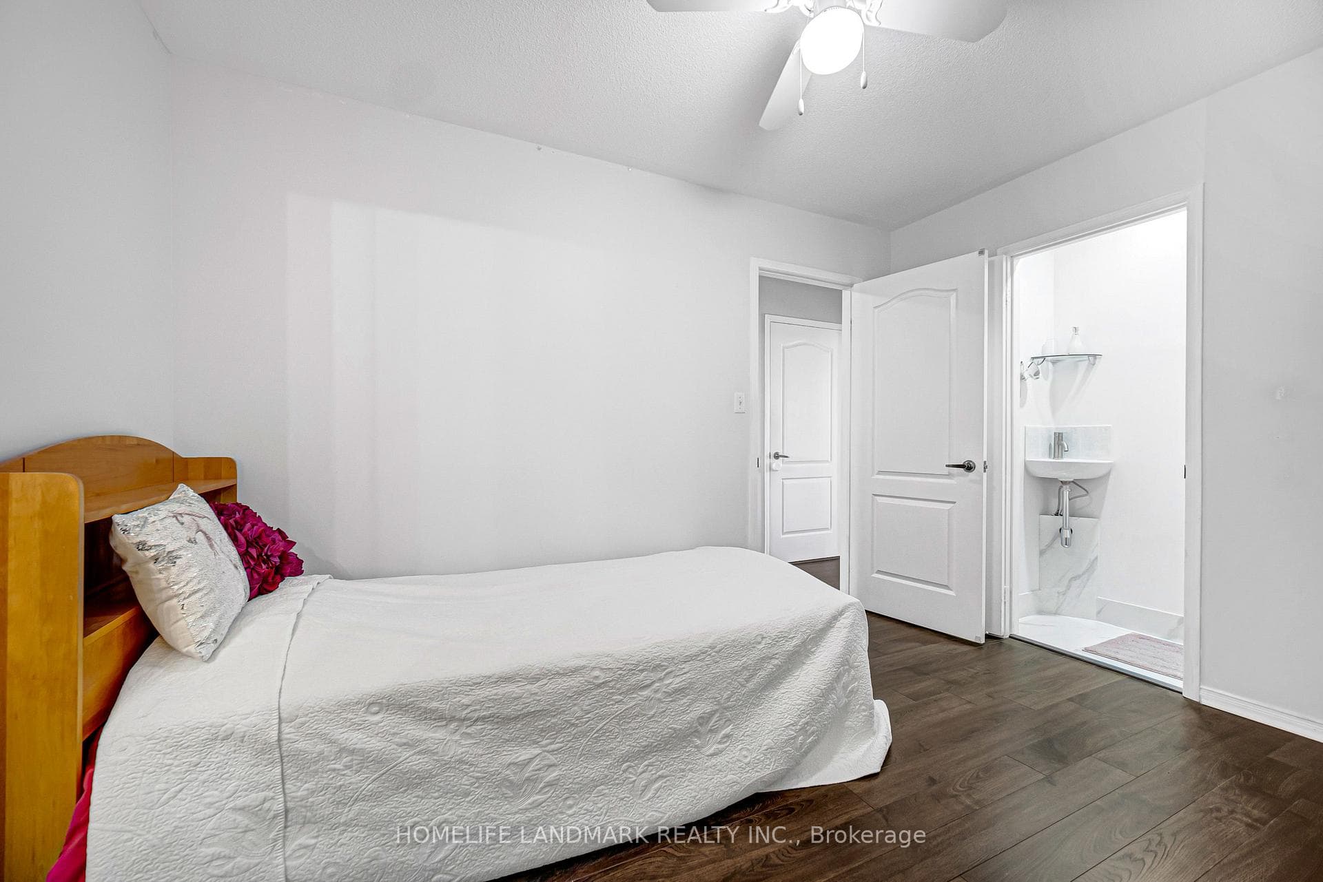 293 Murray Ross Parkway photo 25