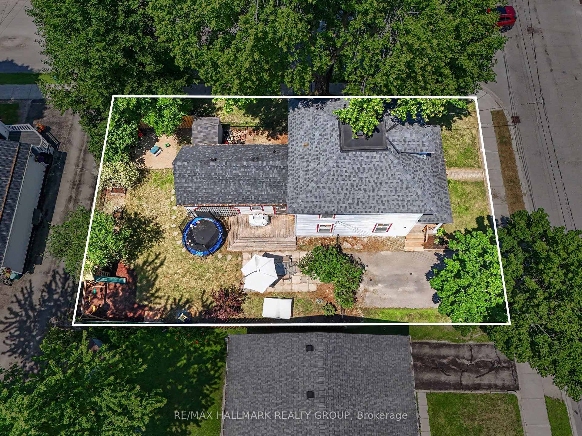 98 Drummond Street photo 36