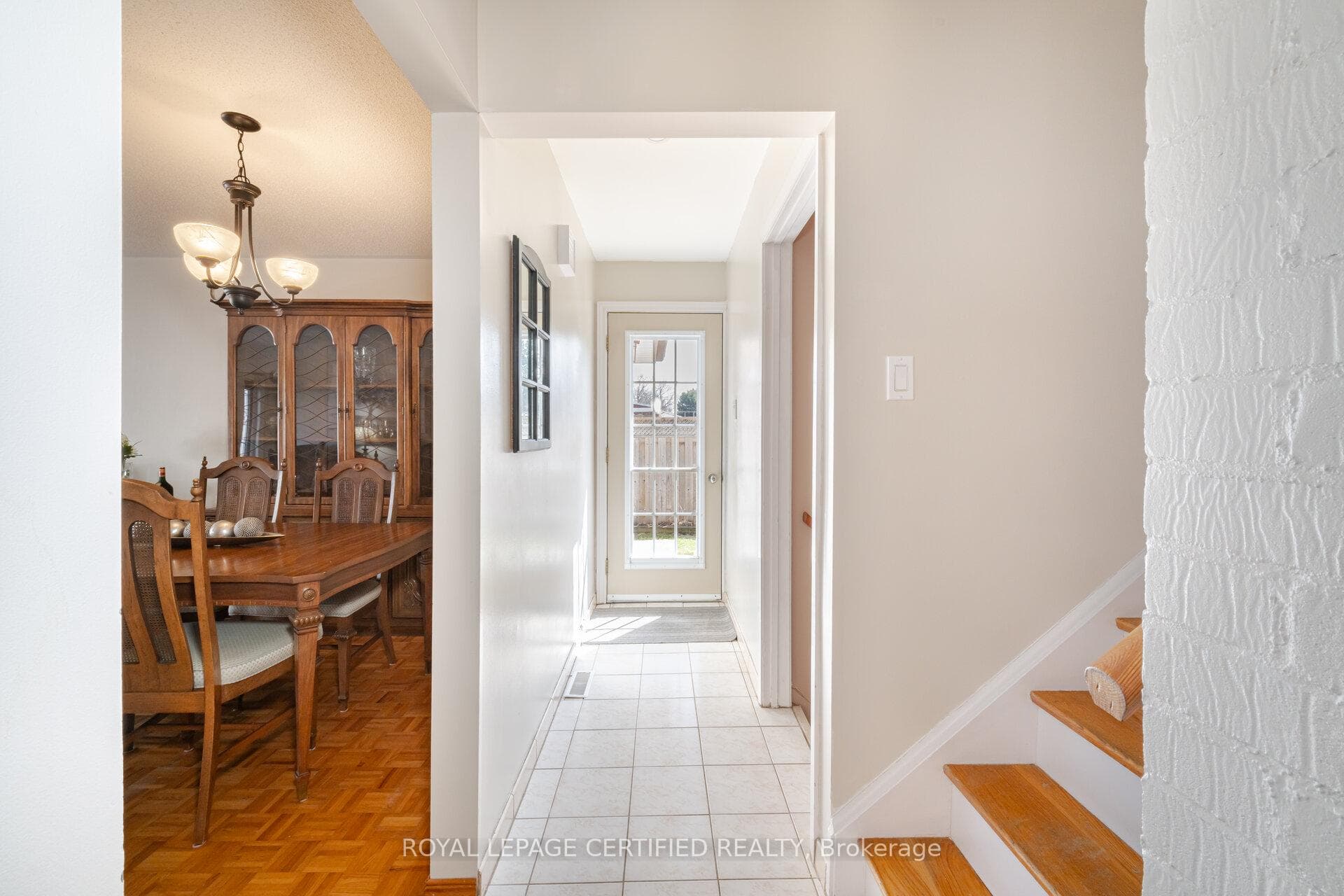 12 Grovetree Place photo 18